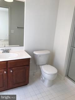 THE FALLS AT LEE'S PARKE - Residential Lease