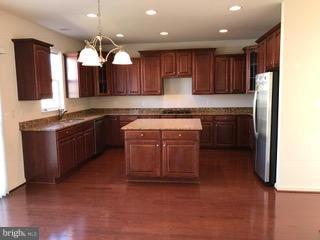 THE FALLS AT LEE'S PARKE - Residential Lease