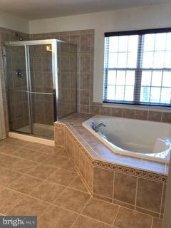 THE FALLS AT LEE'S PARKE - Residential Lease