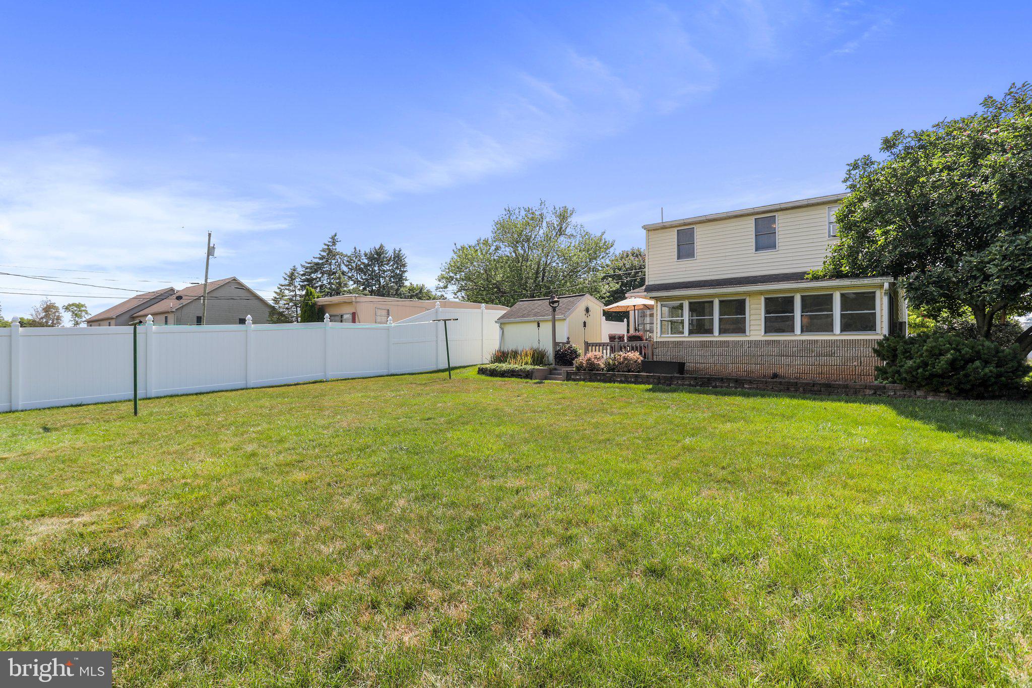 MAUGANSVILLE - Residential