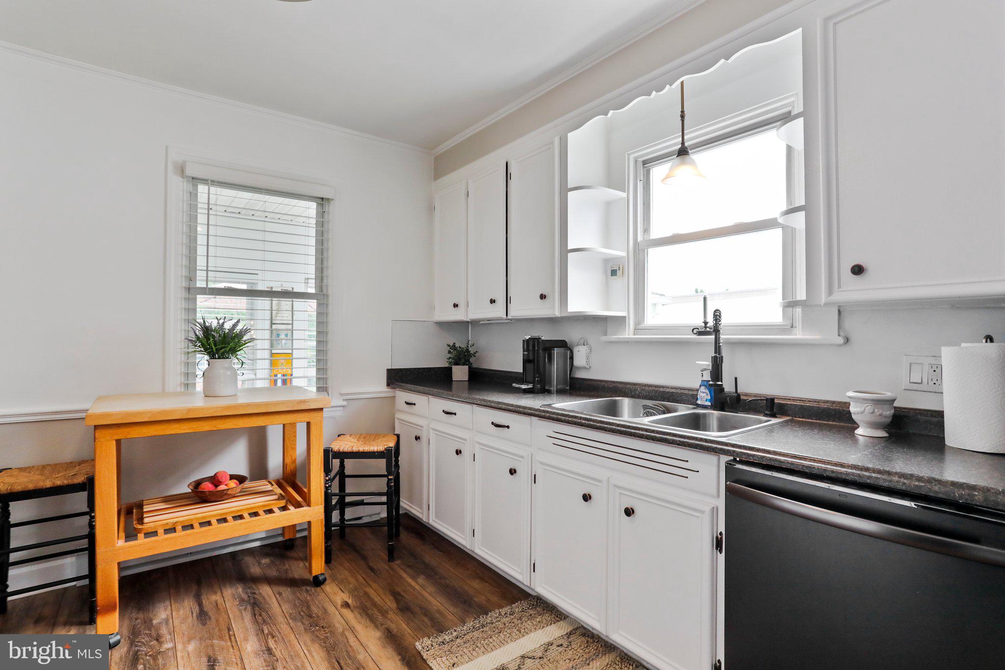 MAUGANSVILLE - Residential