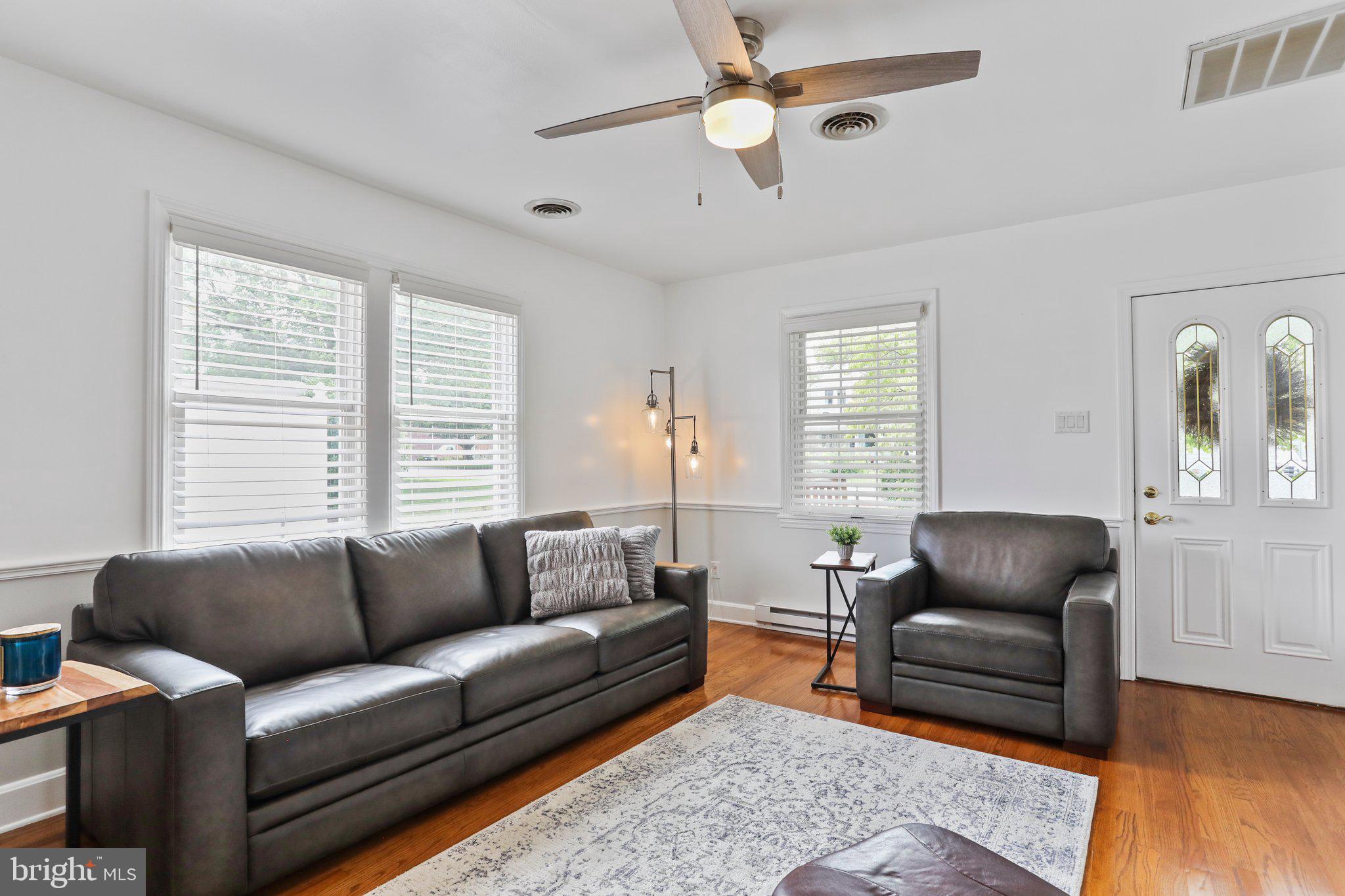 MAUGANSVILLE - Residential