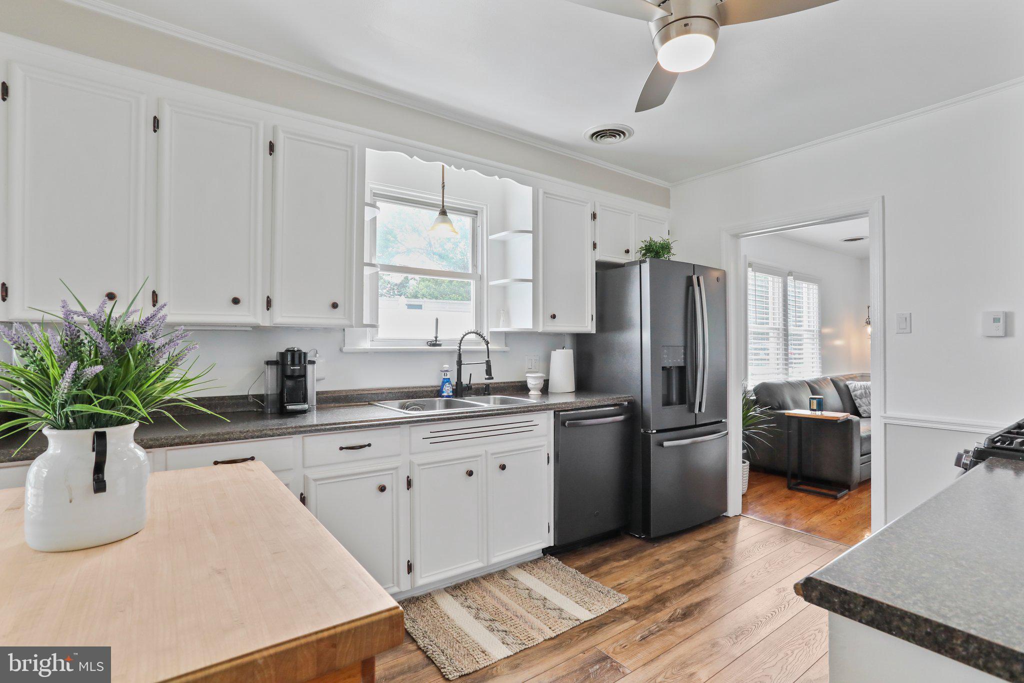 MAUGANSVILLE - Residential