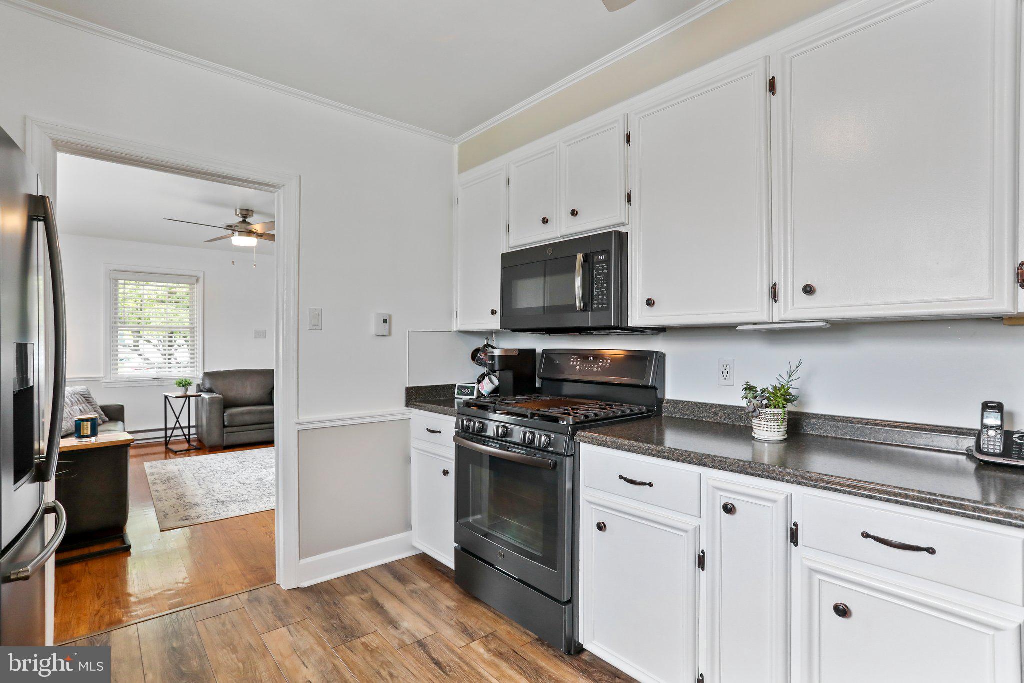 MAUGANSVILLE - Residential