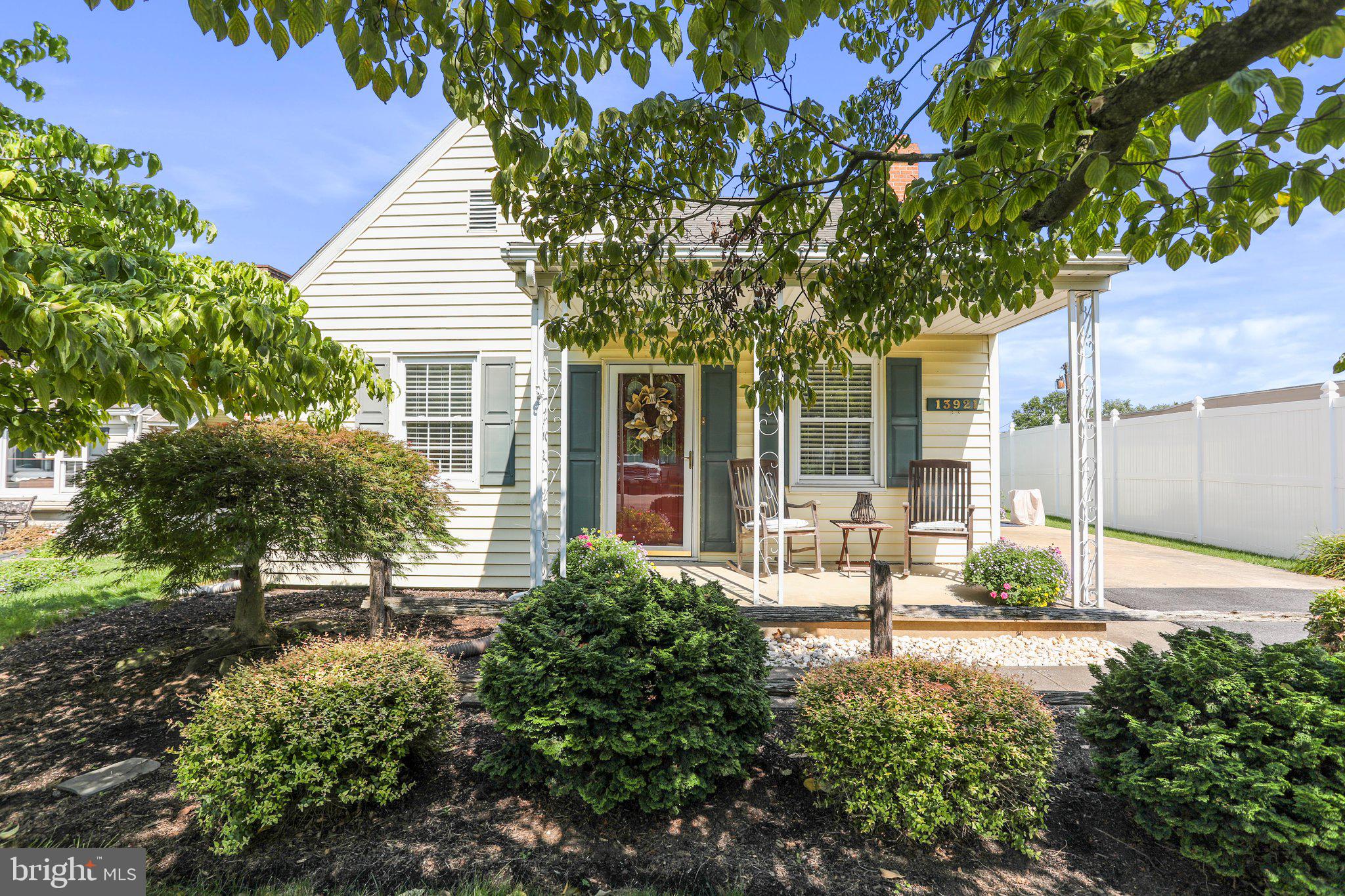 MAUGANSVILLE - Residential