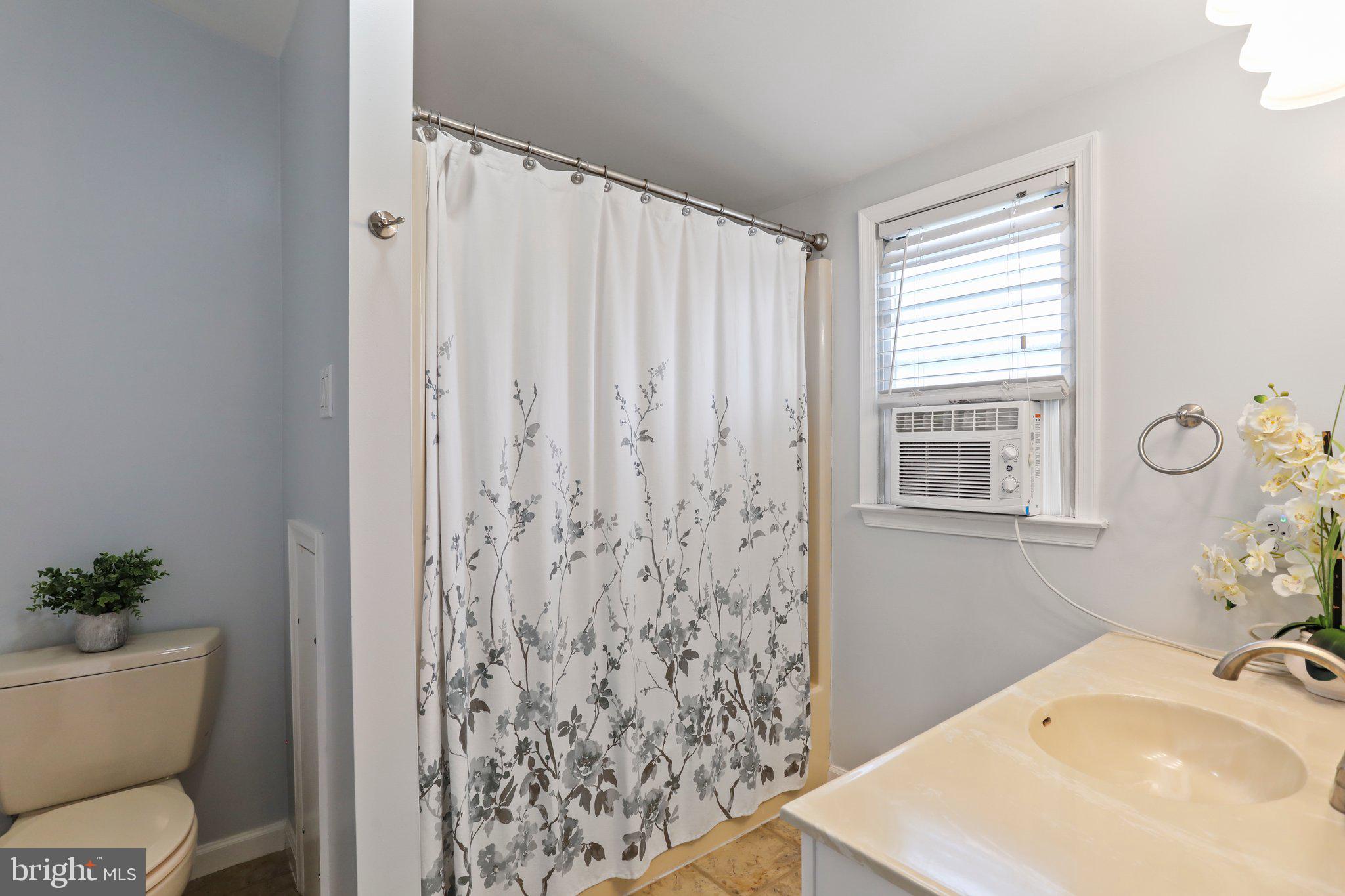 MAUGANSVILLE - Residential