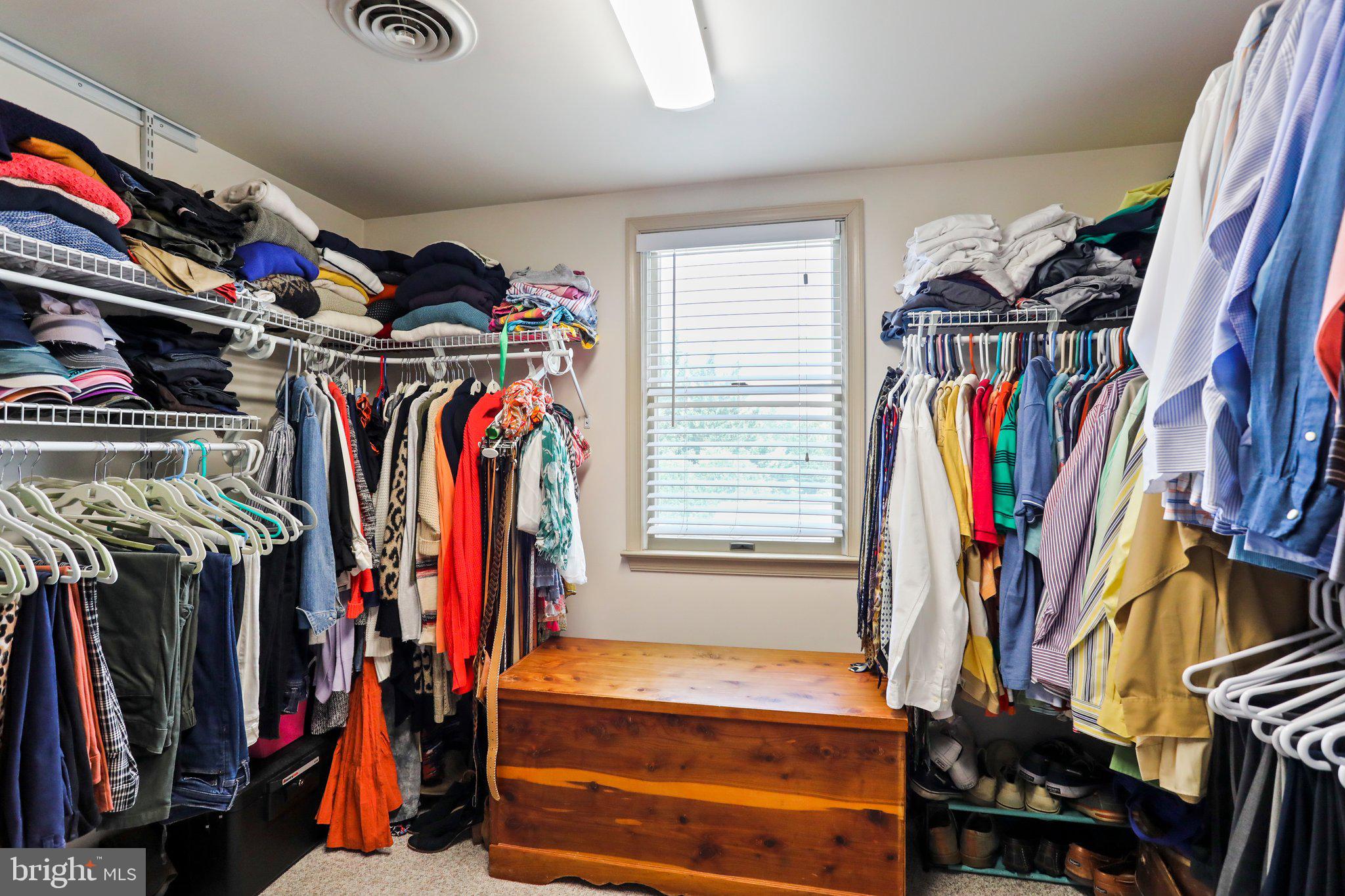 MAUGANSVILLE - Residential