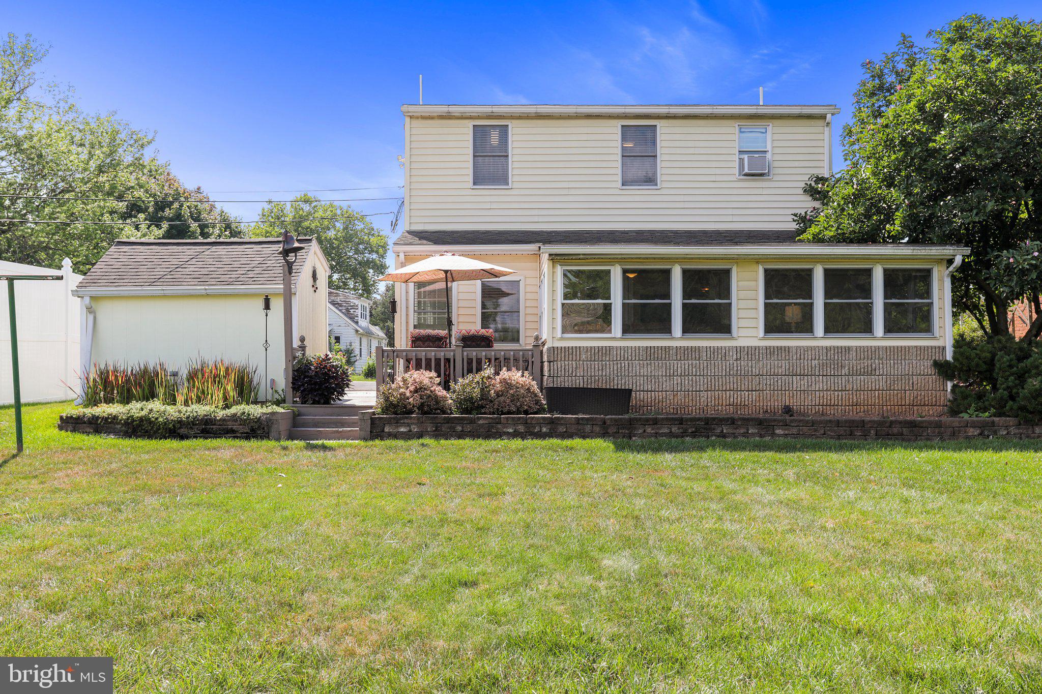 MAUGANSVILLE - Residential