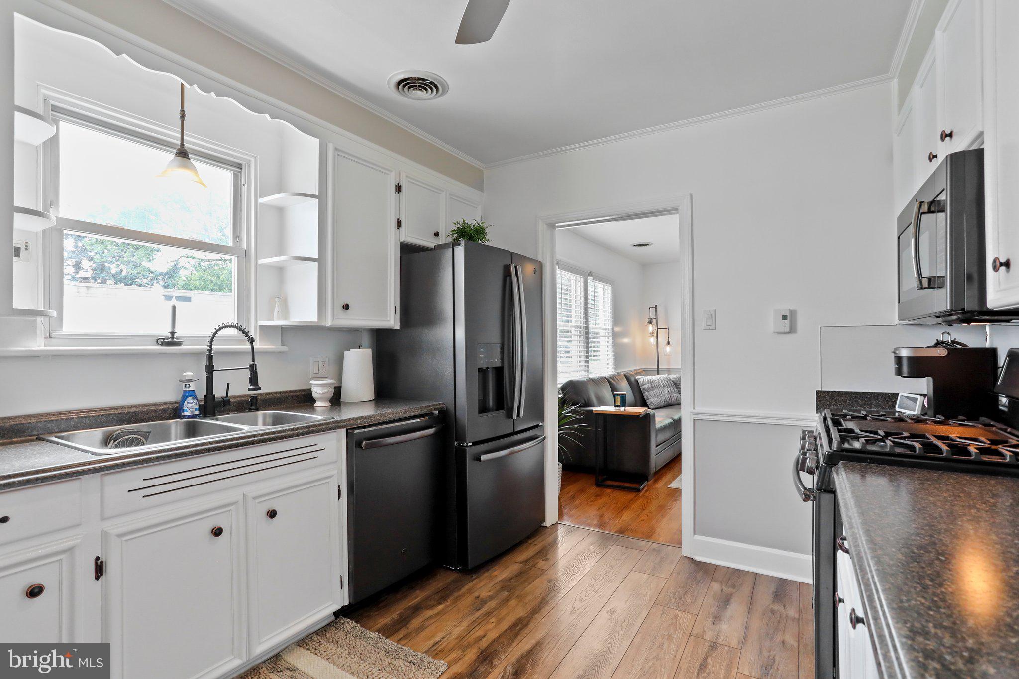 MAUGANSVILLE - Residential