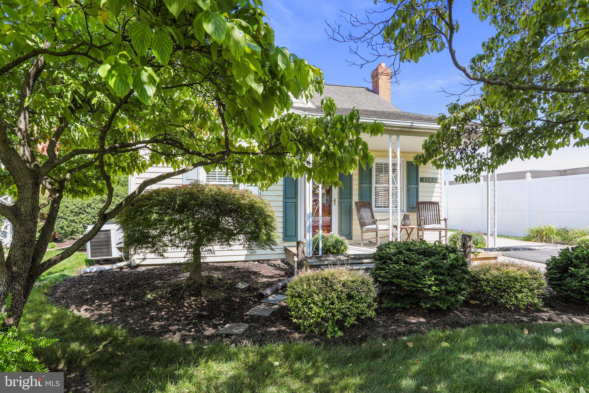 MAUGANSVILLE - Residential