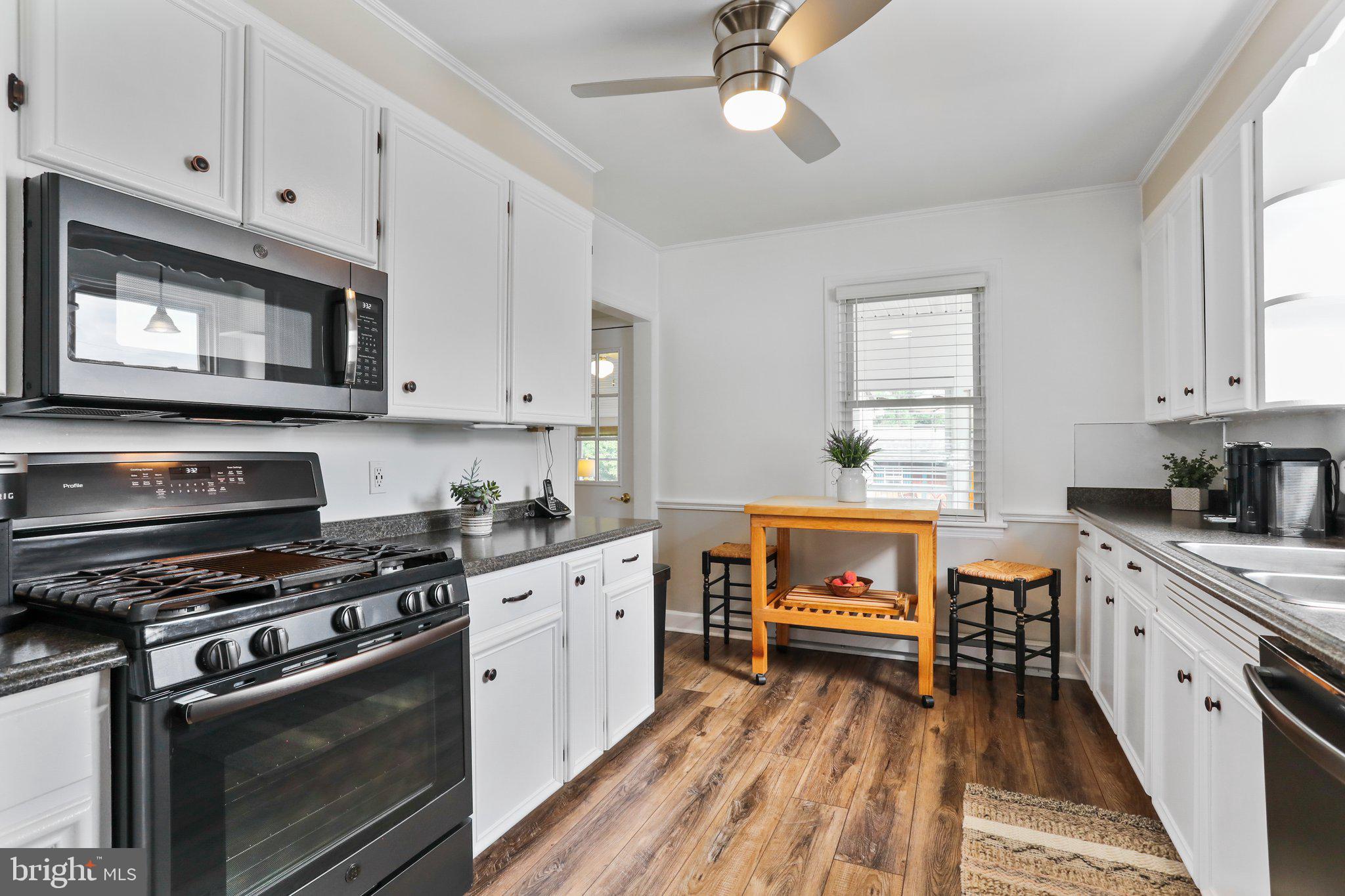 MAUGANSVILLE - Residential