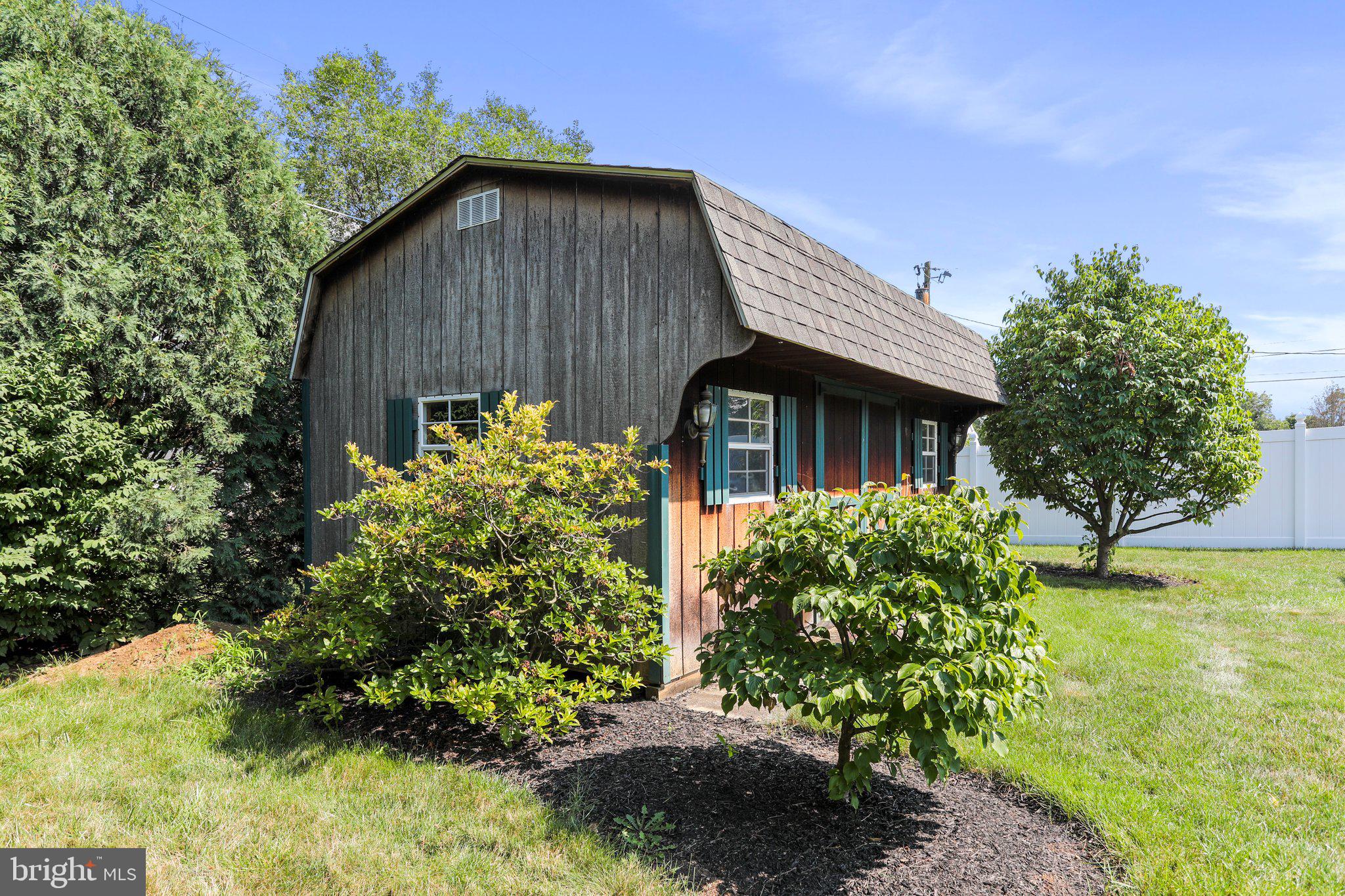 MAUGANSVILLE - Residential