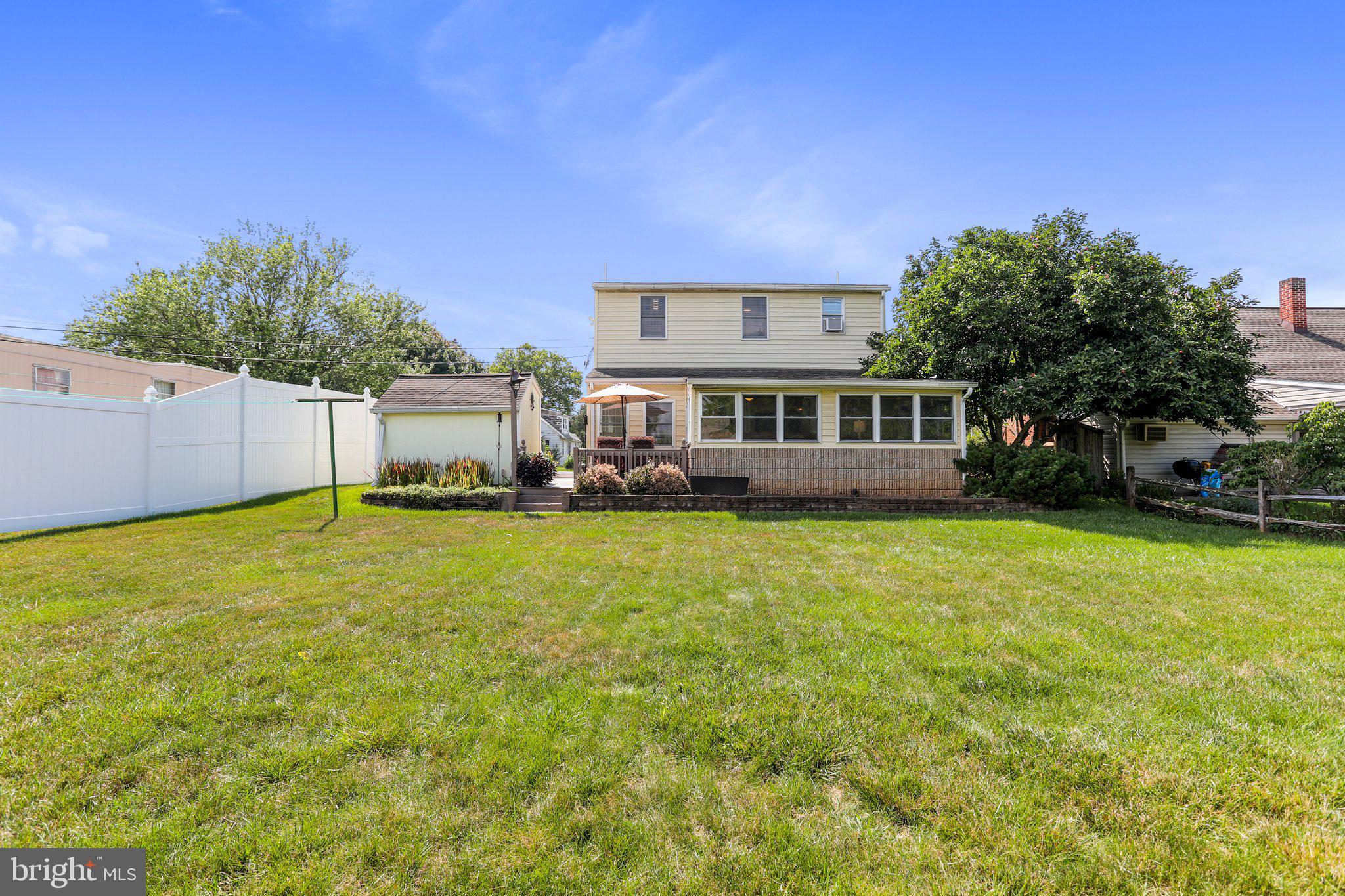 MAUGANSVILLE - Residential