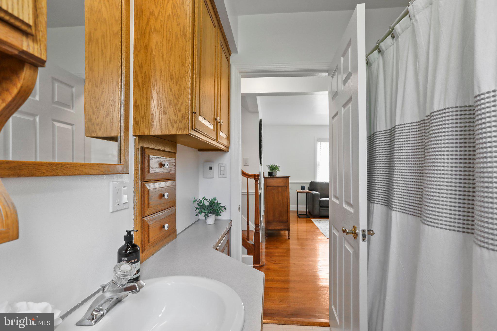 MAUGANSVILLE - Residential