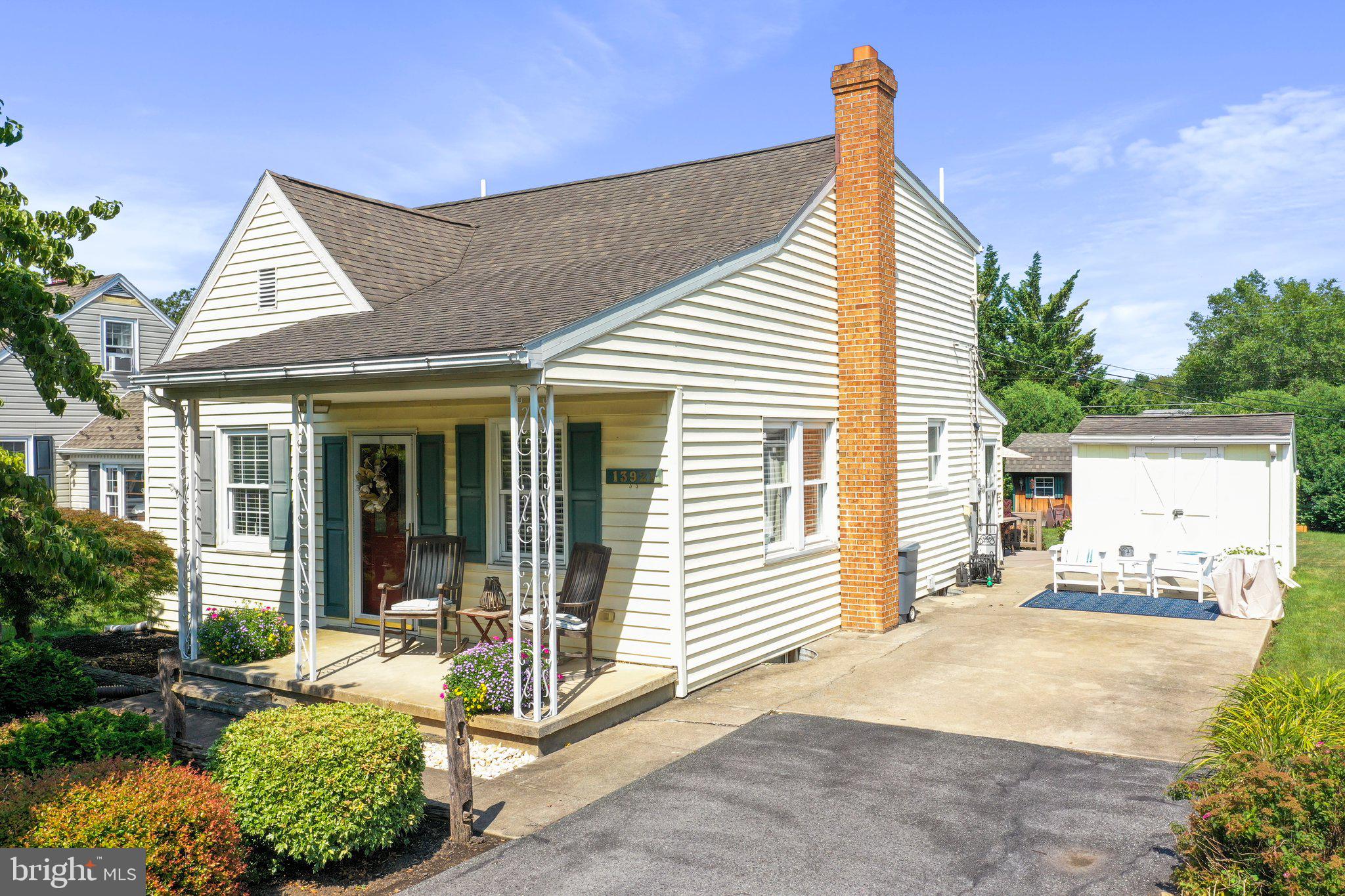 MAUGANSVILLE - Residential