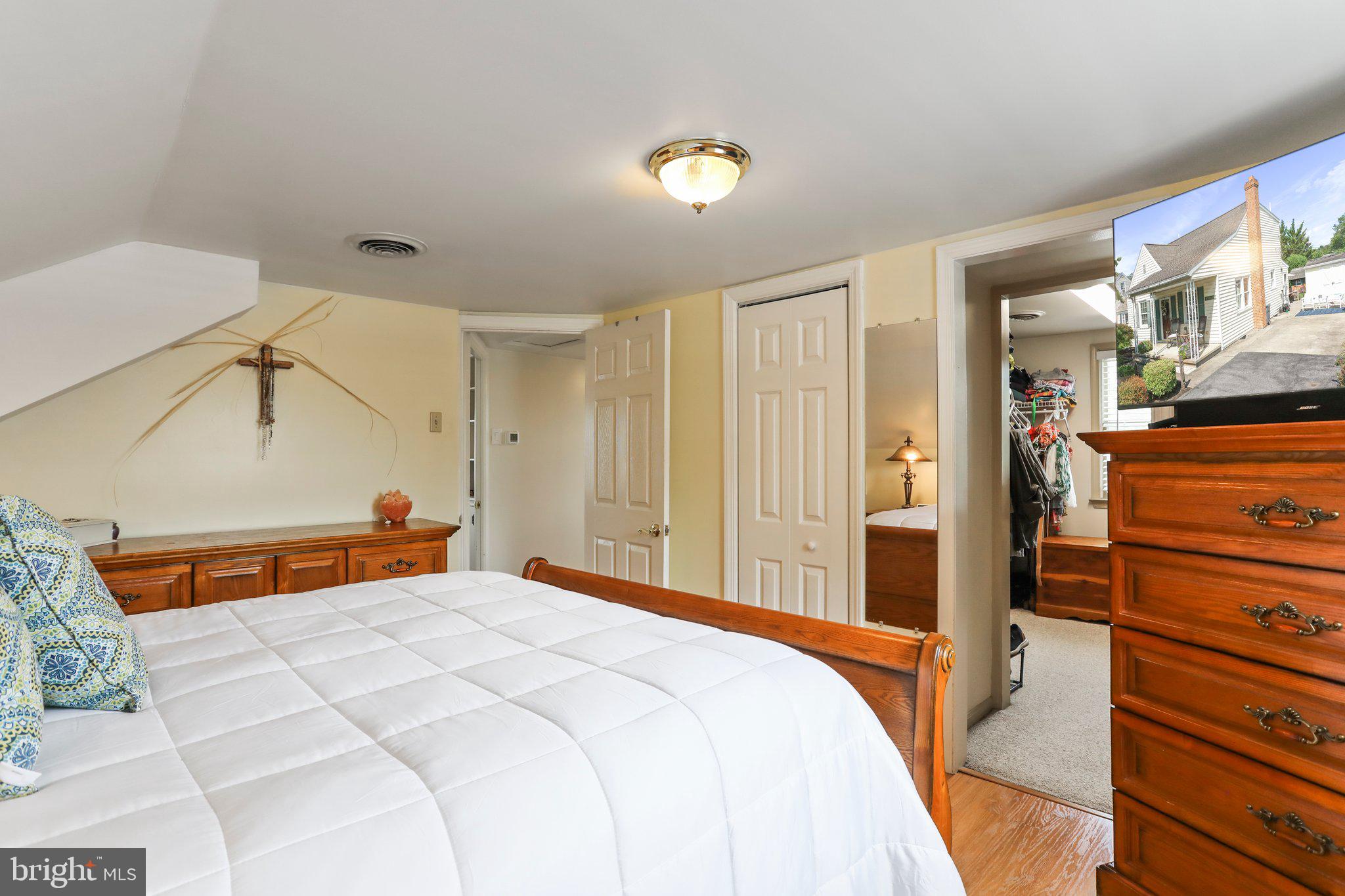 MAUGANSVILLE - Residential