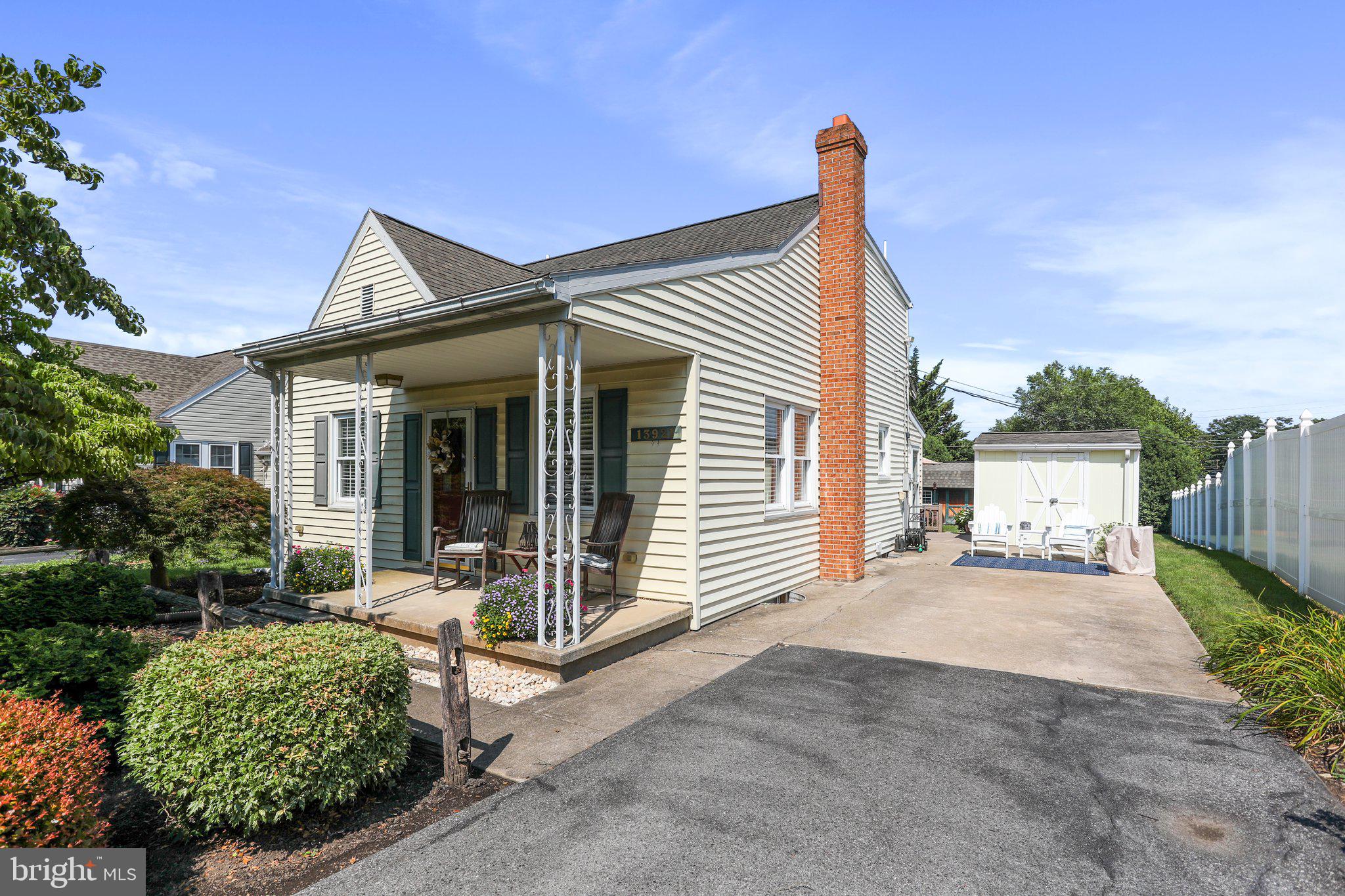 MAUGANSVILLE - Residential