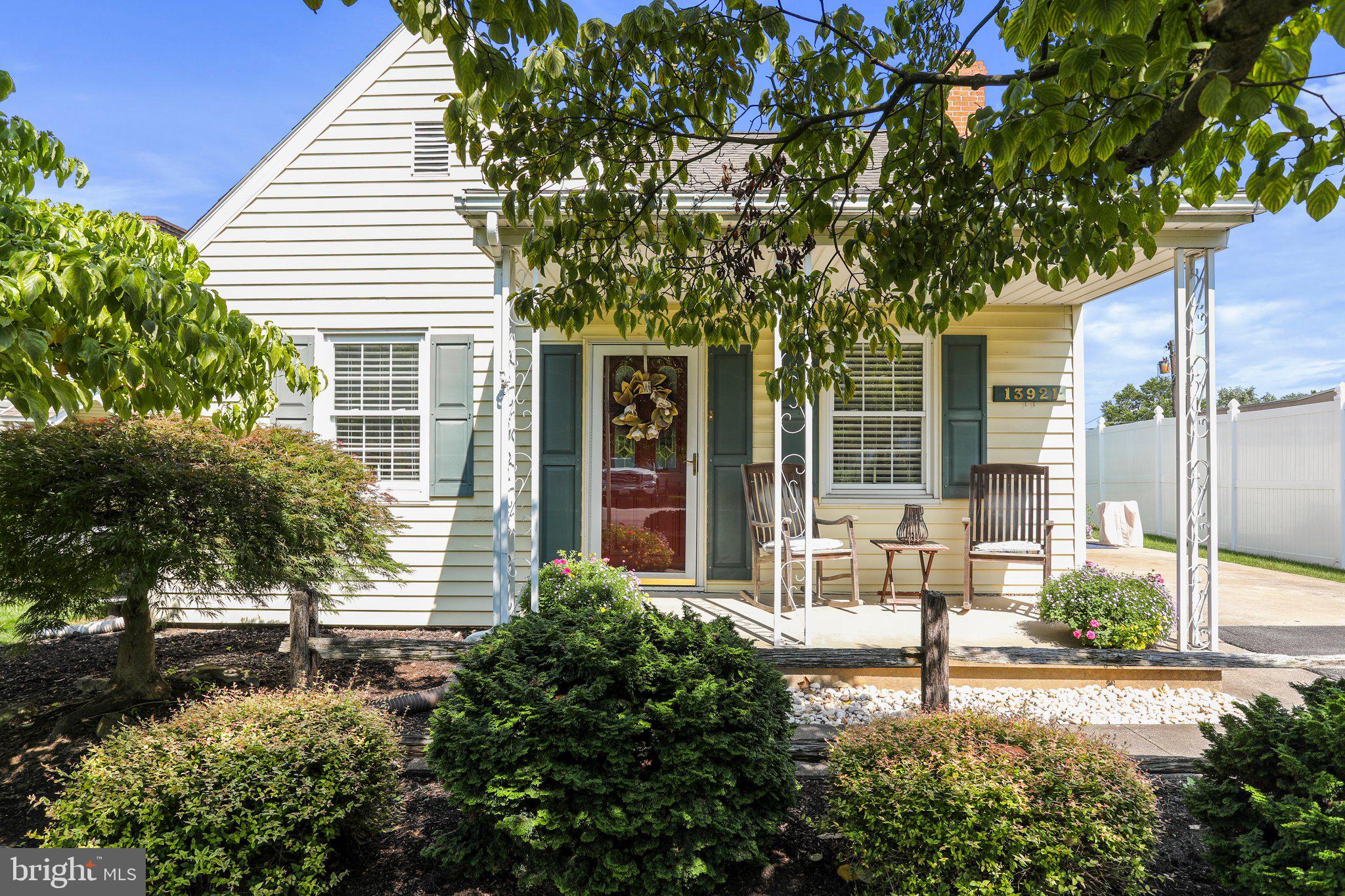 MAUGANSVILLE - Residential