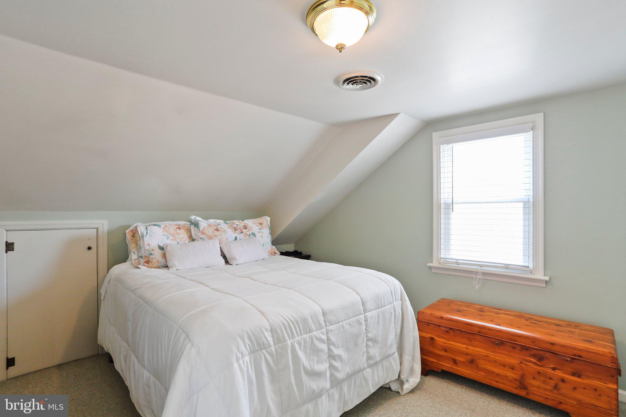 MAUGANSVILLE - Residential