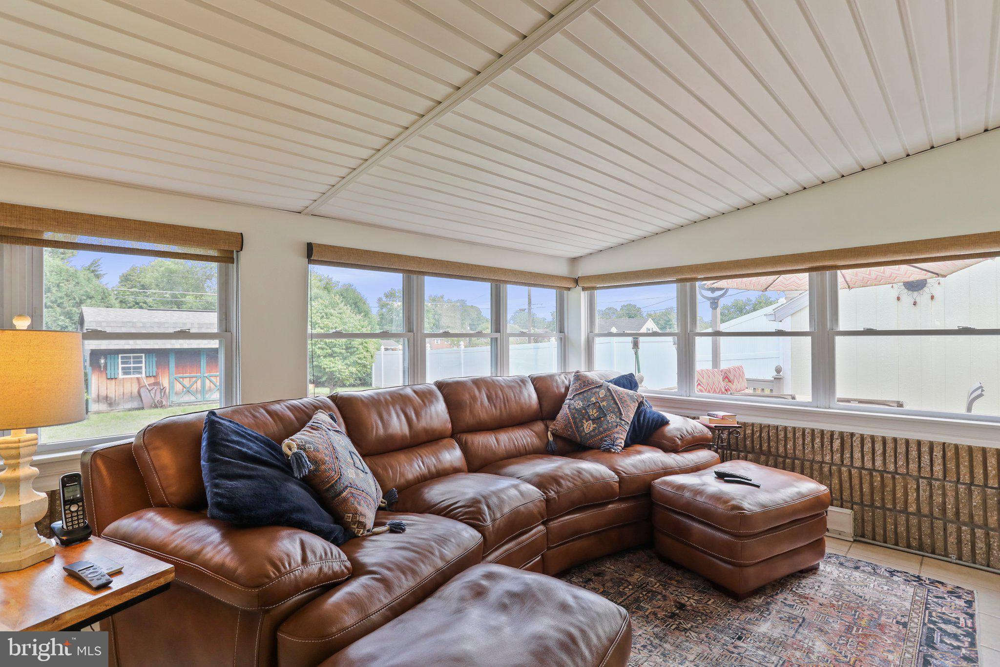 MAUGANSVILLE - Residential