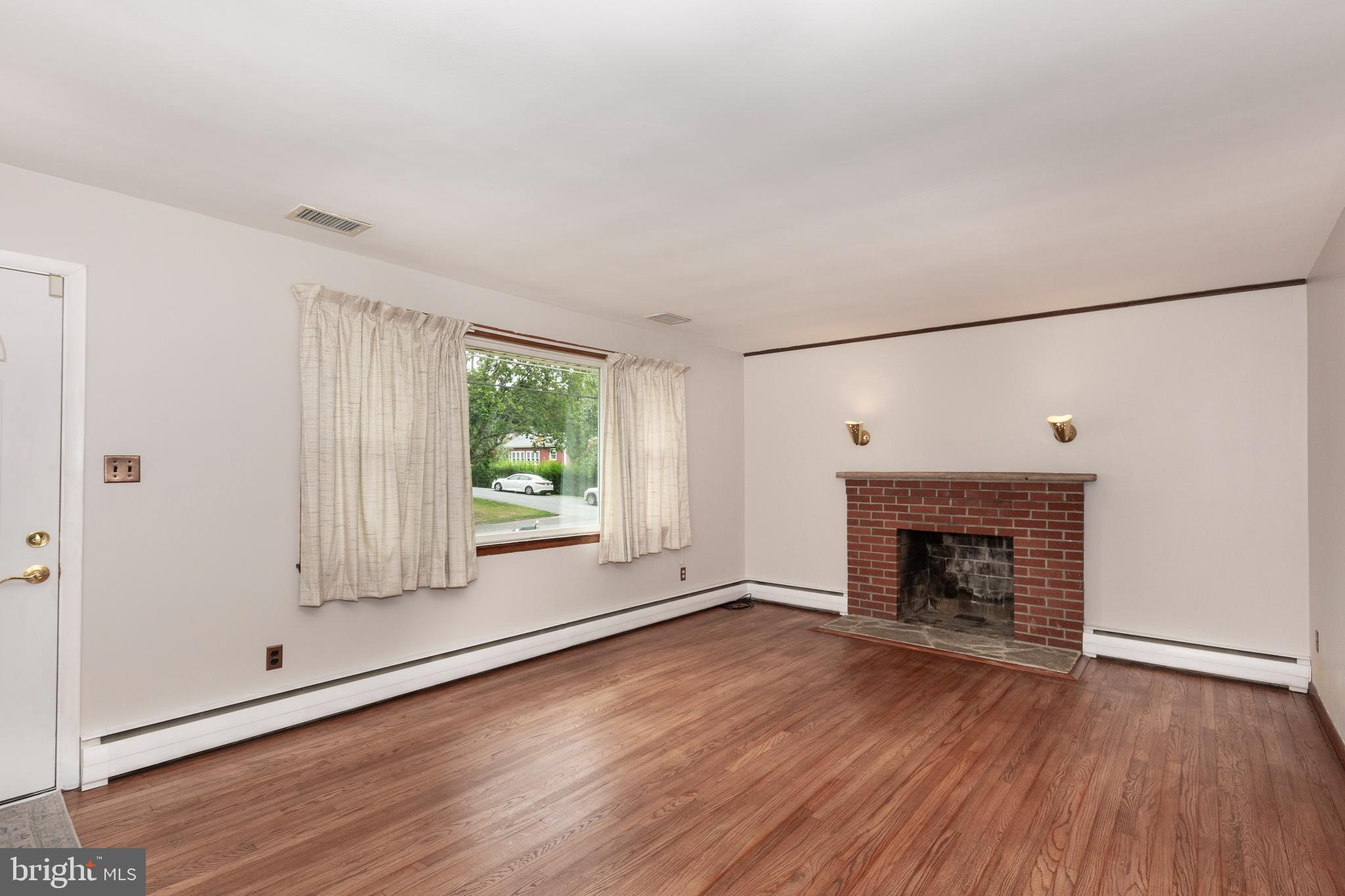 232 SOPHIA AVENUE