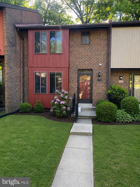 Photo of 21 Briardale Ct, DERWOOD, MD 20855 (MLS # MDMC2233572)