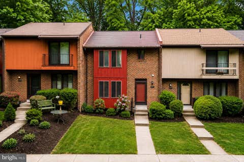 Townhouse For Sale - 21 Briardale Ct<br/> DERWOOD, MD 20855