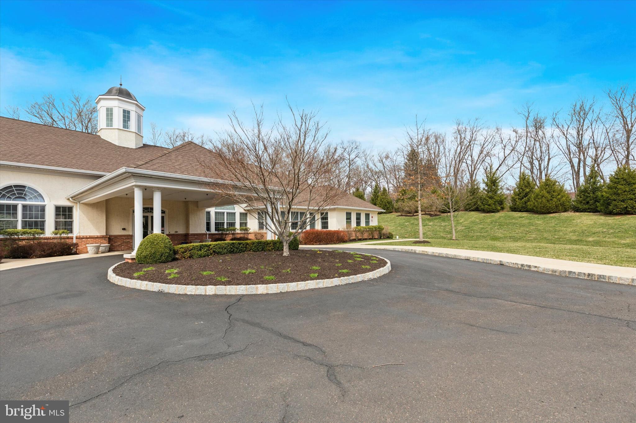 MERIDIAN VALLEY SQ - Residential