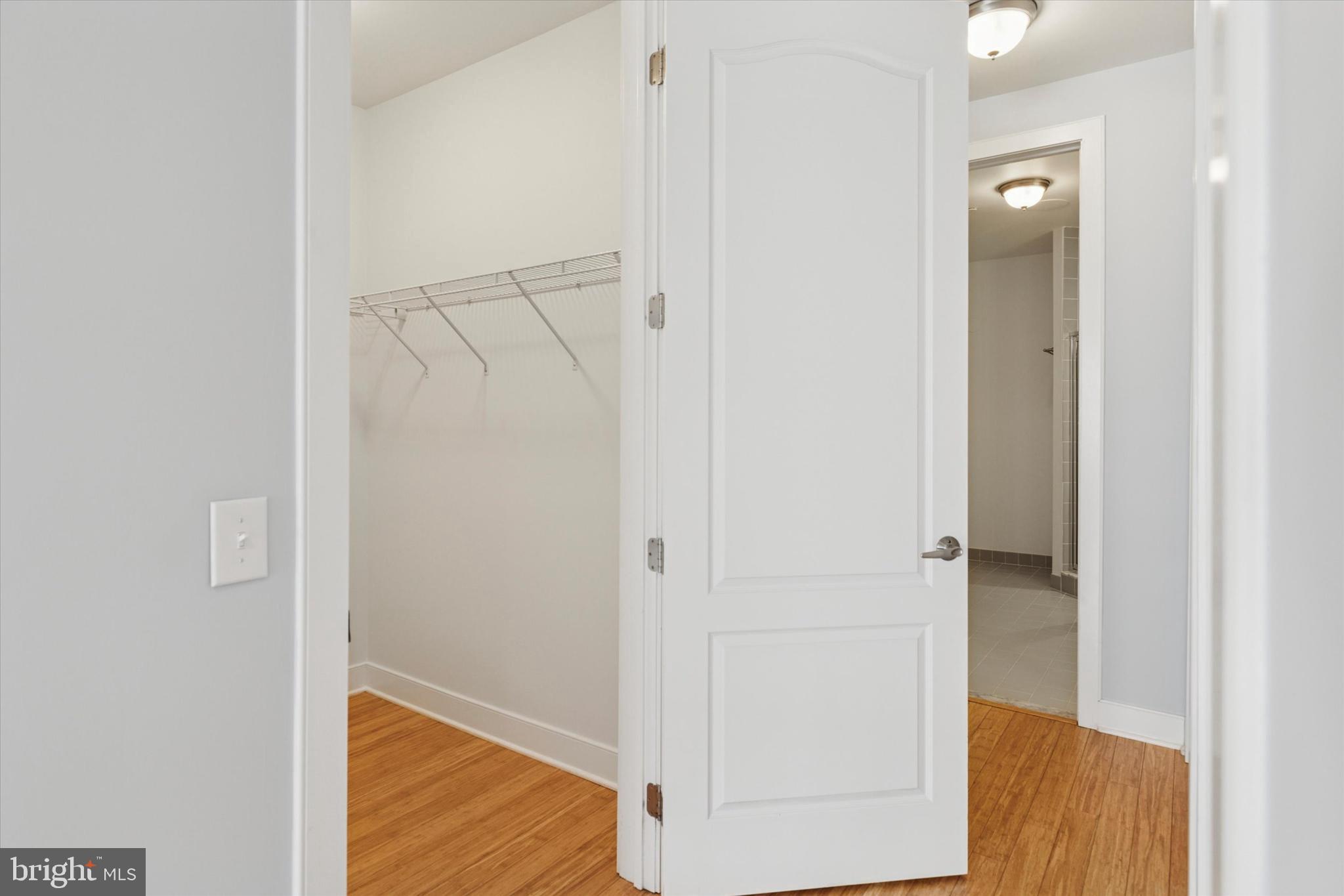 MERIDIAN VALLEY SQ - Residential