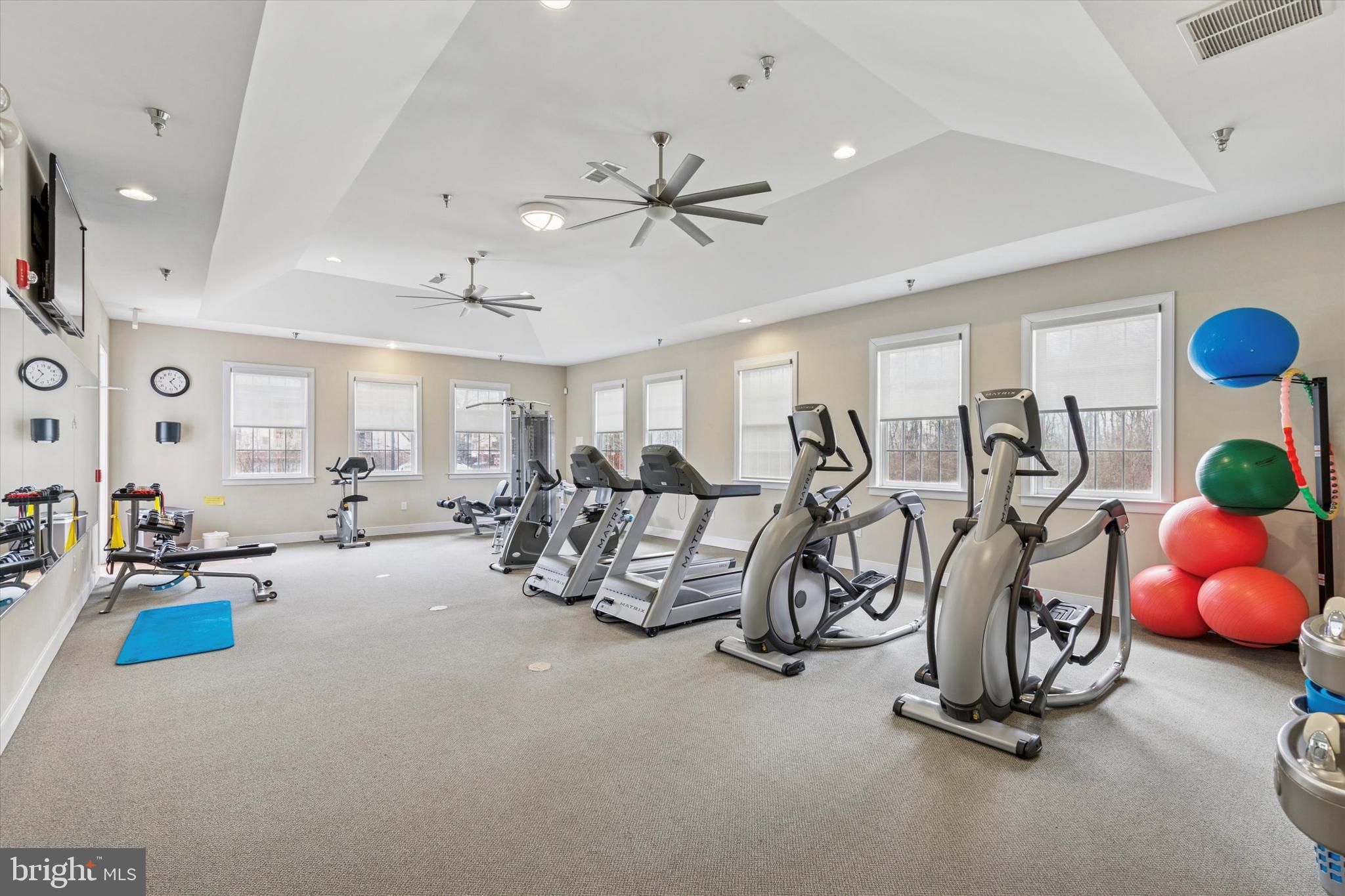 MERIDIAN VALLEY SQ - Residential