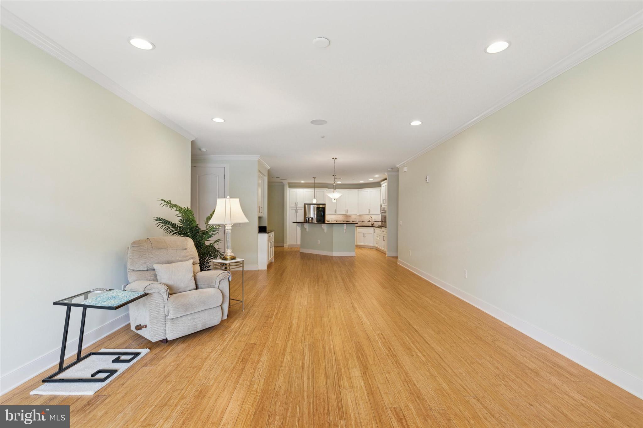 MERIDIAN VALLEY SQ - Residential