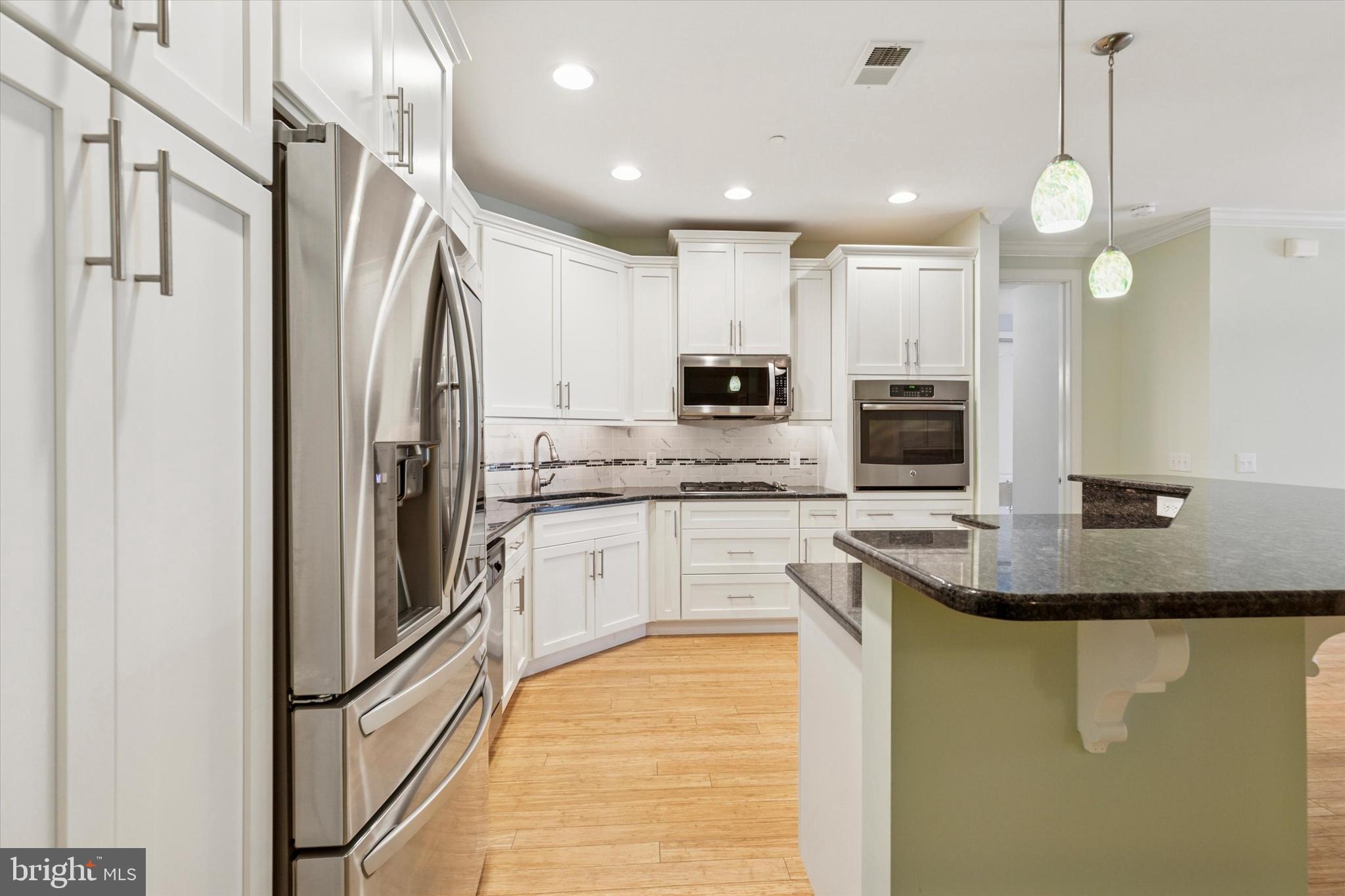 MERIDIAN VALLEY SQ - Residential