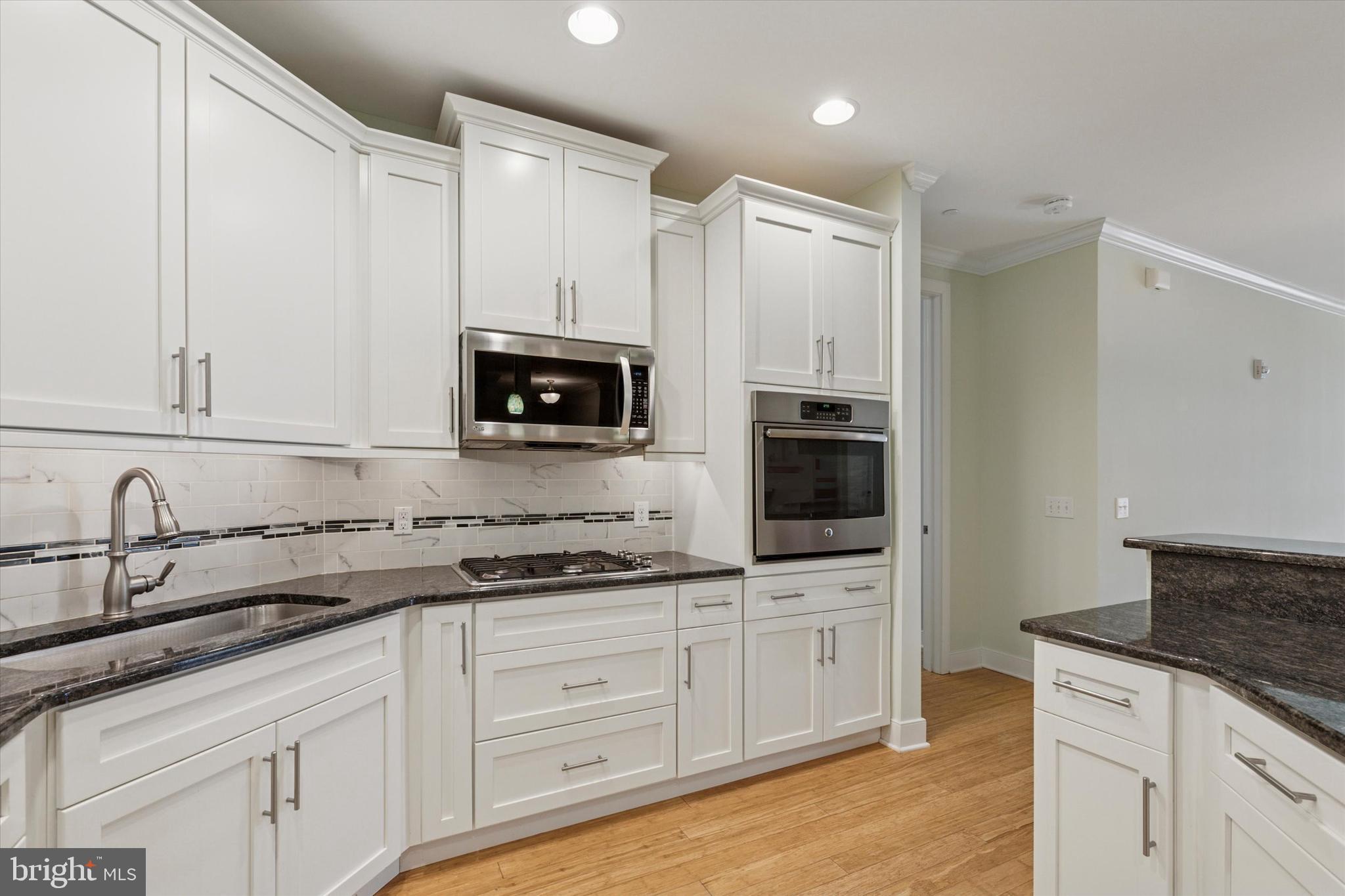 MERIDIAN VALLEY SQ - Residential