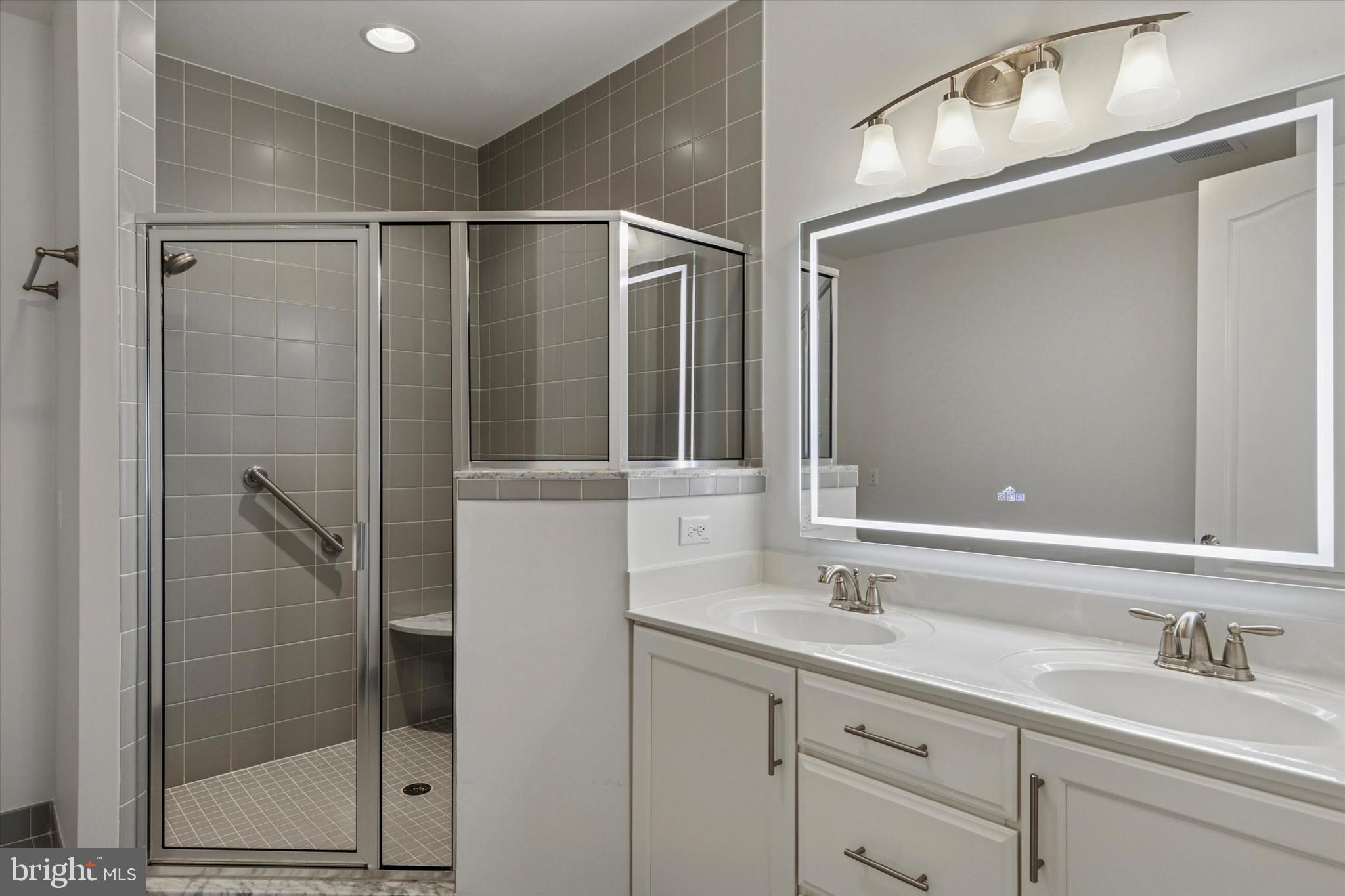 MERIDIAN VALLEY SQ - Residential