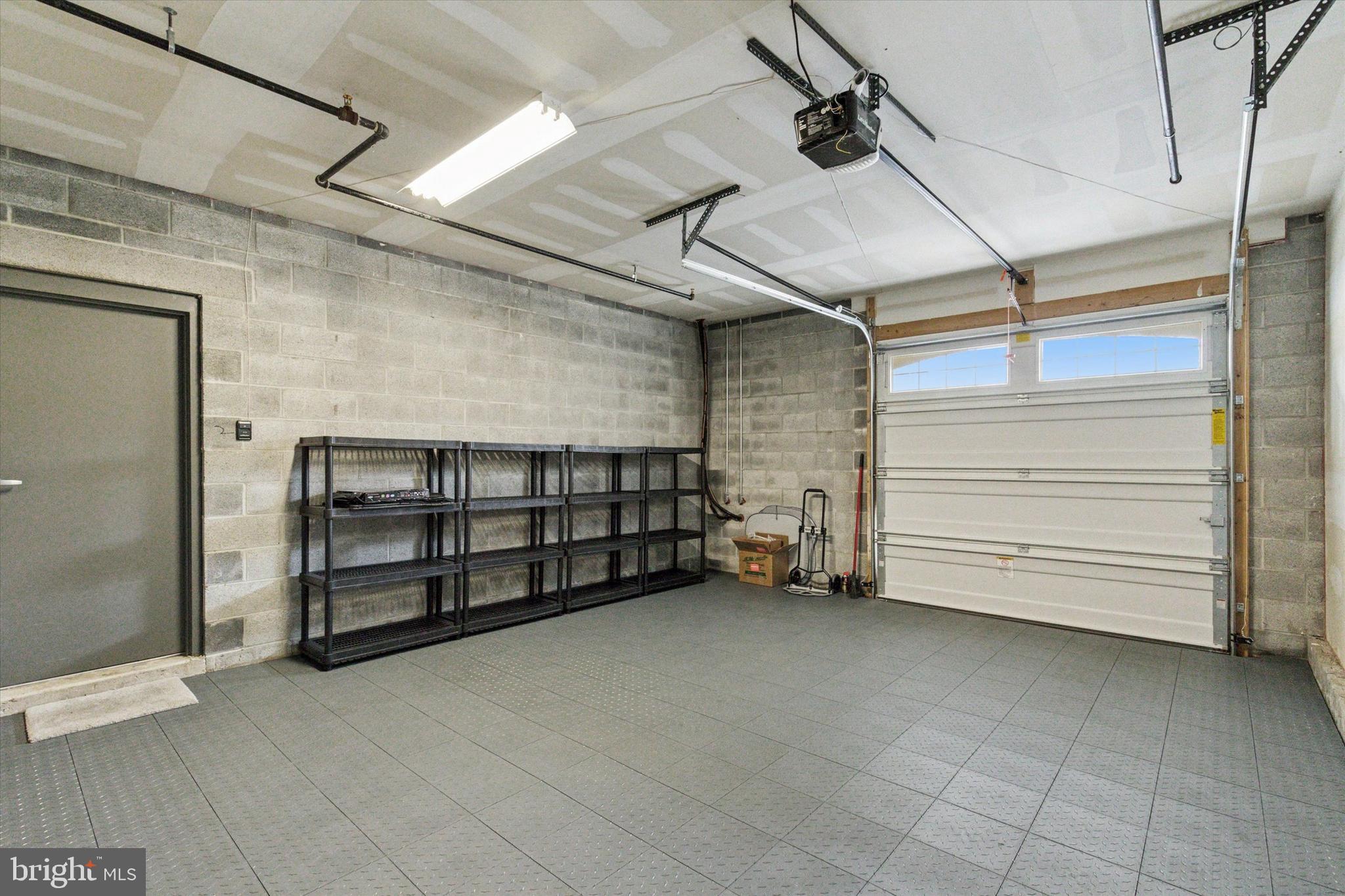 MERIDIAN VALLEY SQ - Residential