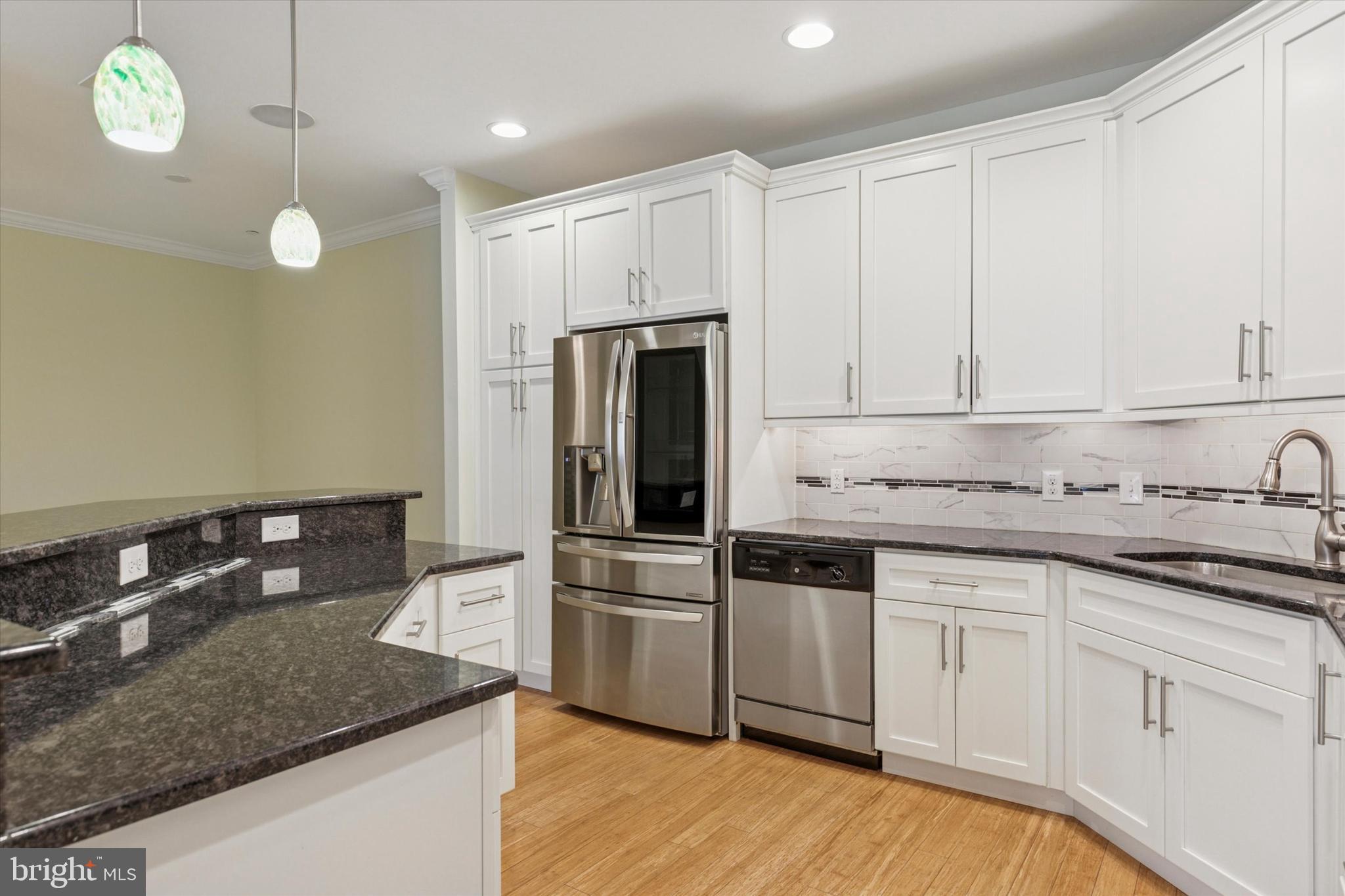 MERIDIAN VALLEY SQ - Residential