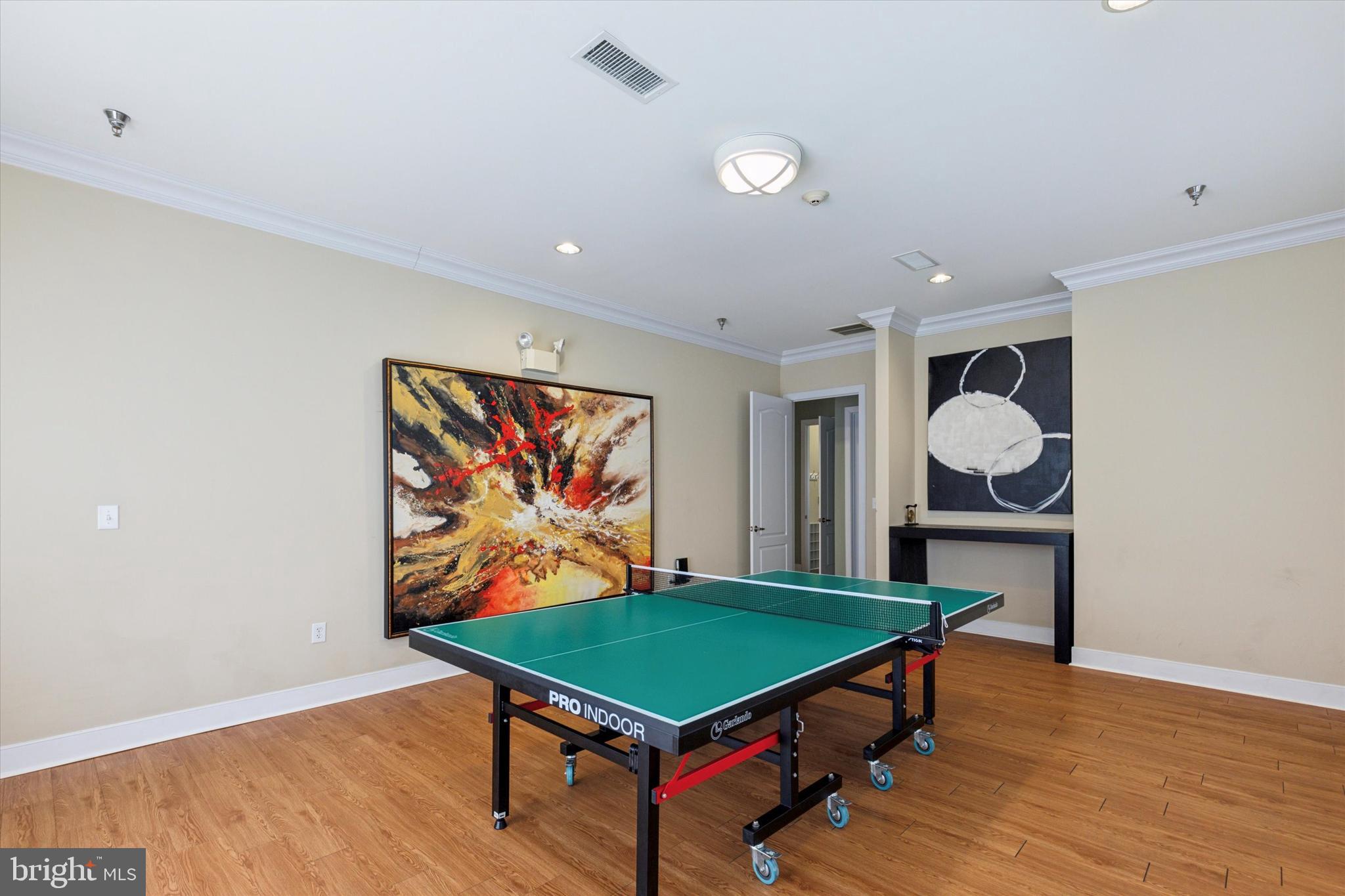 MERIDIAN VALLEY SQ - Residential