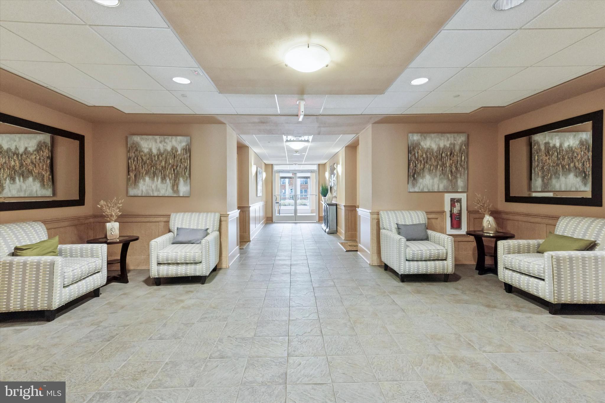 MERIDIAN VALLEY SQ - Residential