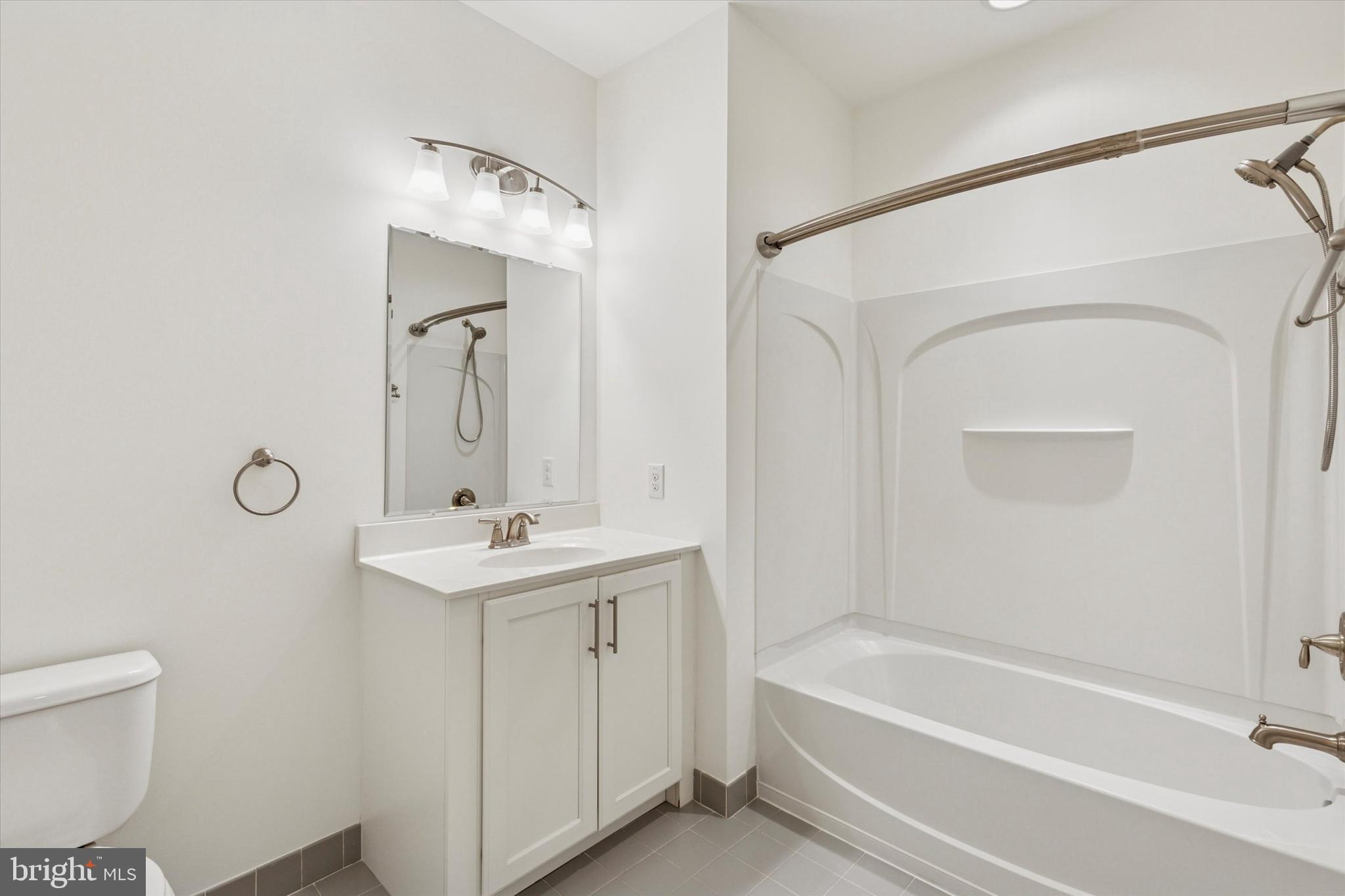 MERIDIAN VALLEY SQ - Residential