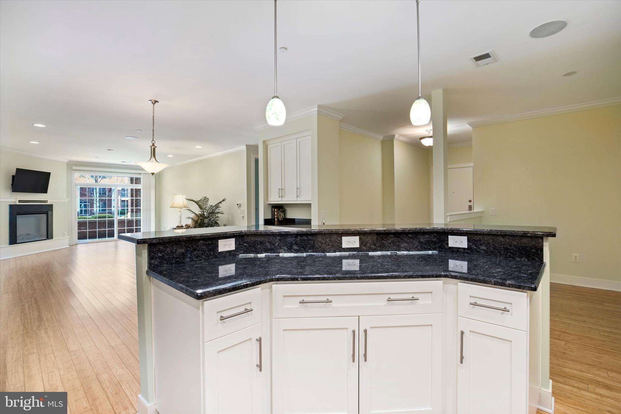 MERIDIAN VALLEY SQ - Residential