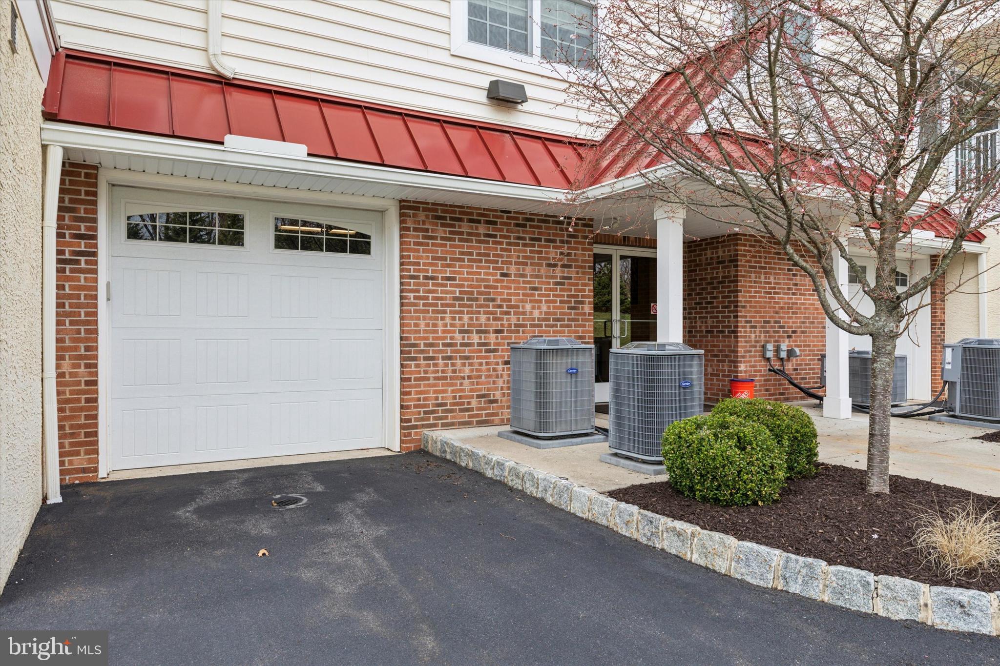 MERIDIAN VALLEY SQ - Residential