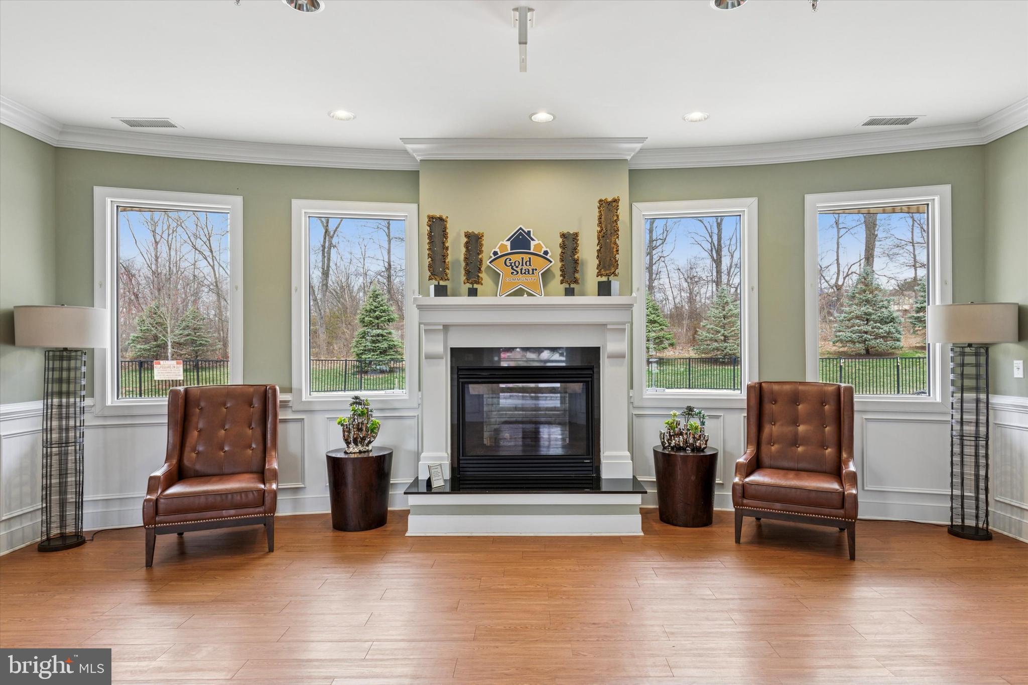 MERIDIAN VALLEY SQ - Residential