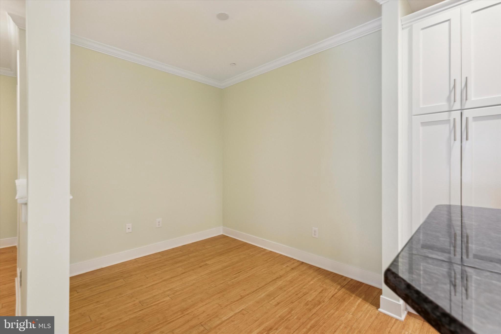 MERIDIAN VALLEY SQ - Residential