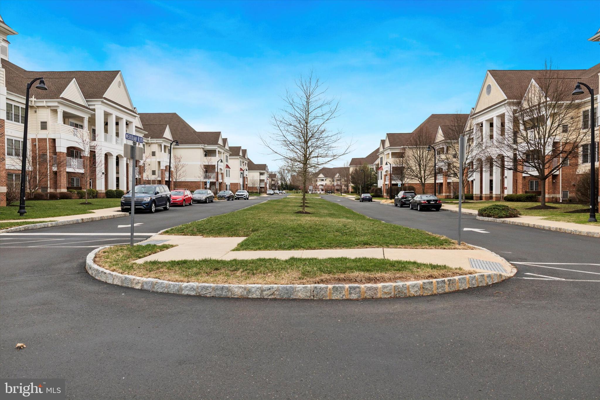 MERIDIAN VALLEY SQ - Residential