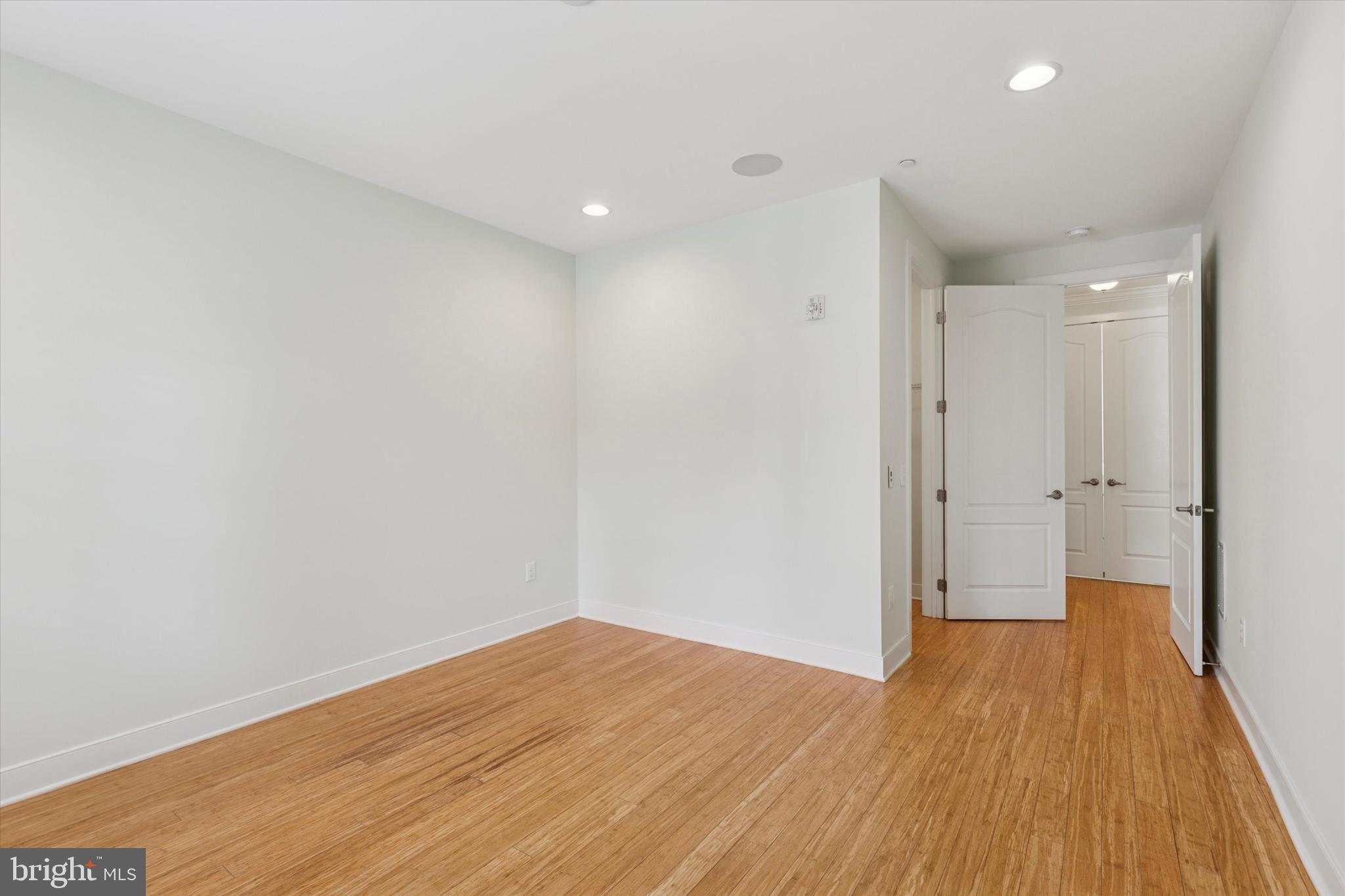 MERIDIAN VALLEY SQ - Residential