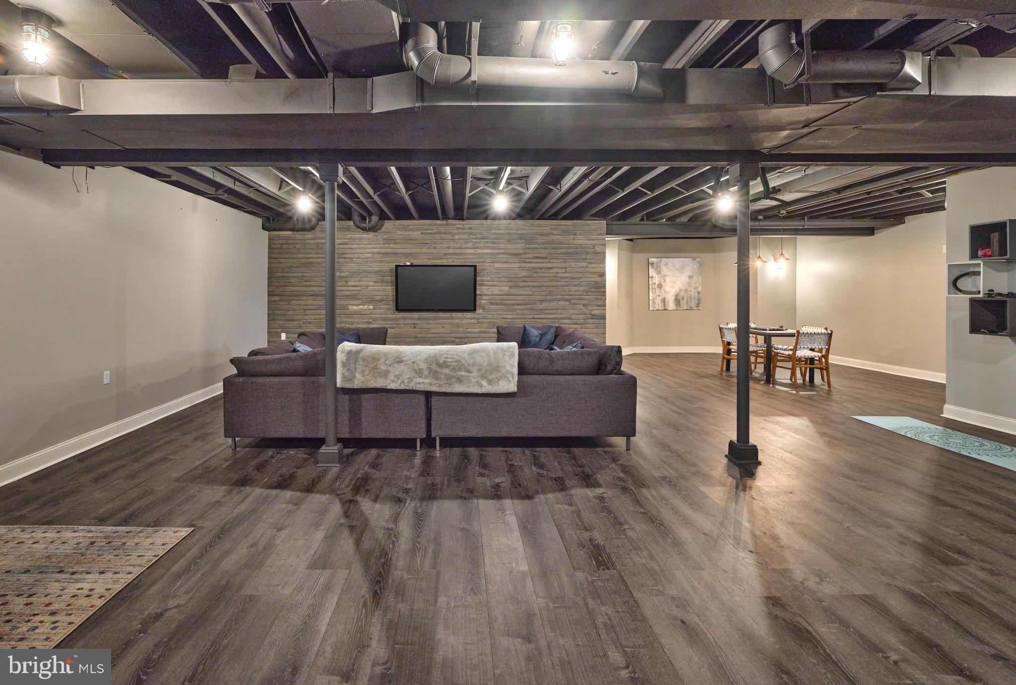 RIVERWOODS - Residential