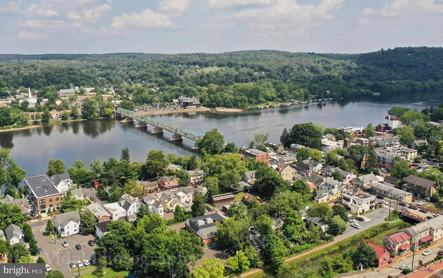 RIVERWOODS - Residential