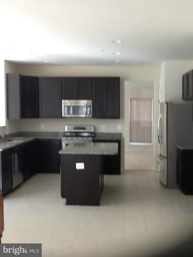 EQUESTRIAN ESTATES - Residential Lease