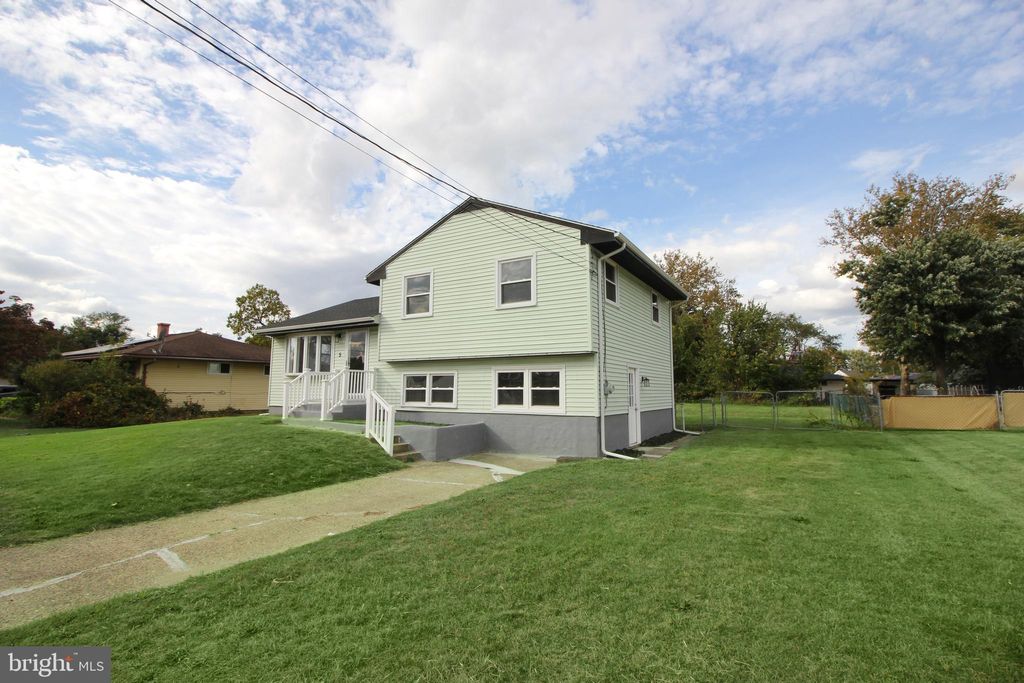 Photo of 5 Laclede Drive, BURLINGTON, NJ 08016 (MLS # NJBL2098380)