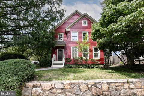 Photo of 1812 N Randolph Street, ARLINGTON, VA 22207 (MLS # VAAR2074062)